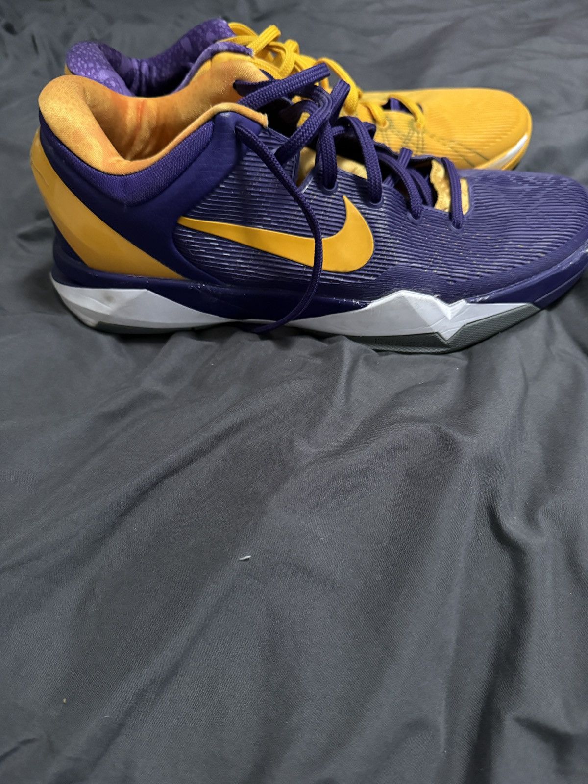 Nike Kobe 7 yin yang size 11 Size US 11 / EU 44 - 2 Thumbnail