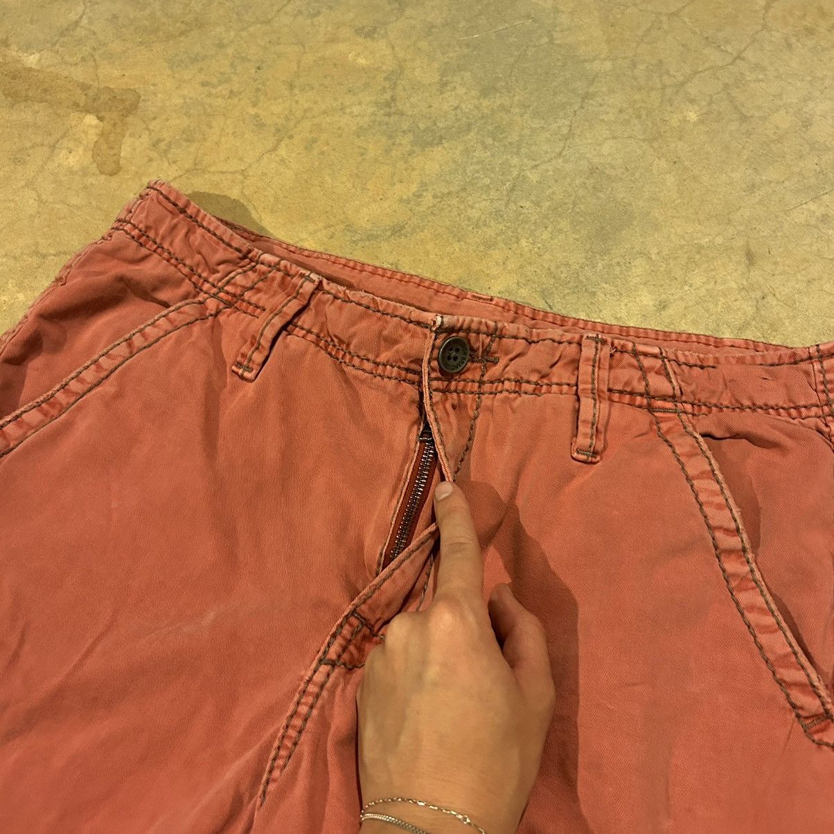 True Religion × Vintage Crazy Vintage Y2K True Religion Baggy Cargo Shorts Cyber Size US 34 / EU 50 - 4 Thumbnail