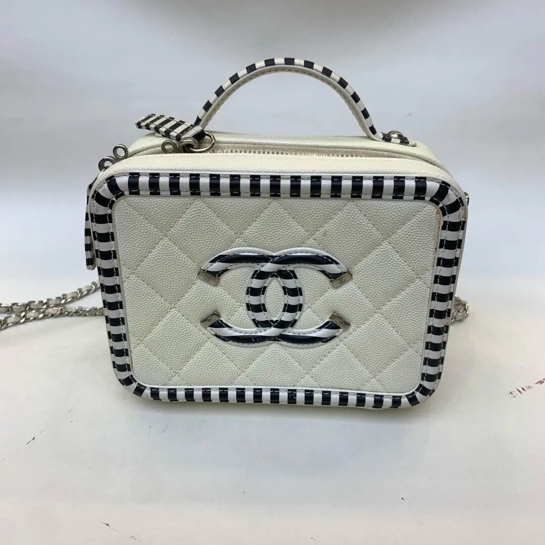 Chanel Pre-loved Bag Very good condition Size ONE SIZE - 1 Thumbnail