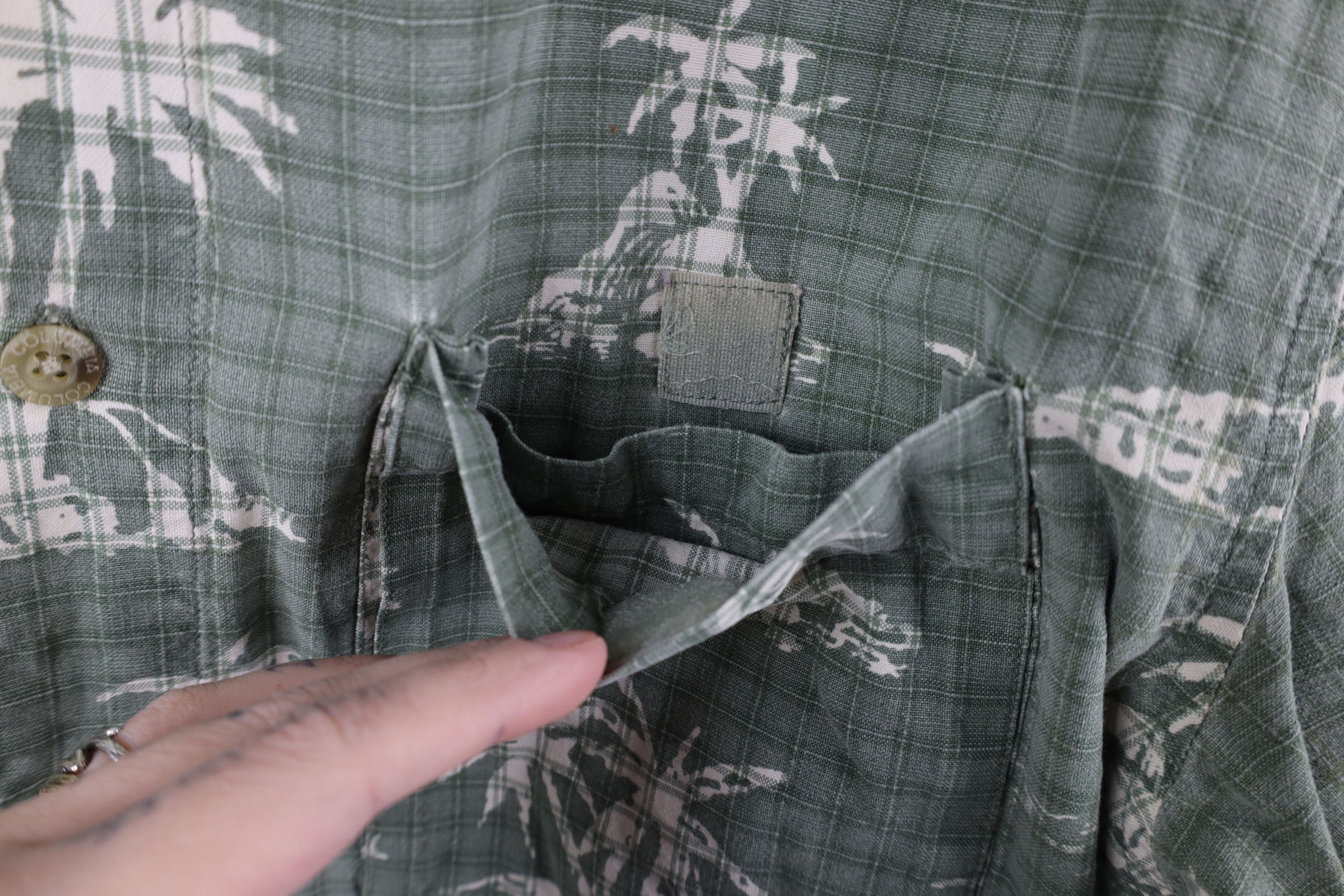Columbia × Vintage Vintage Columbia Palm Tree Hawaiian Beach Button Shirt Size US L / EU 52-54 / 3 - 4 Thumbnail