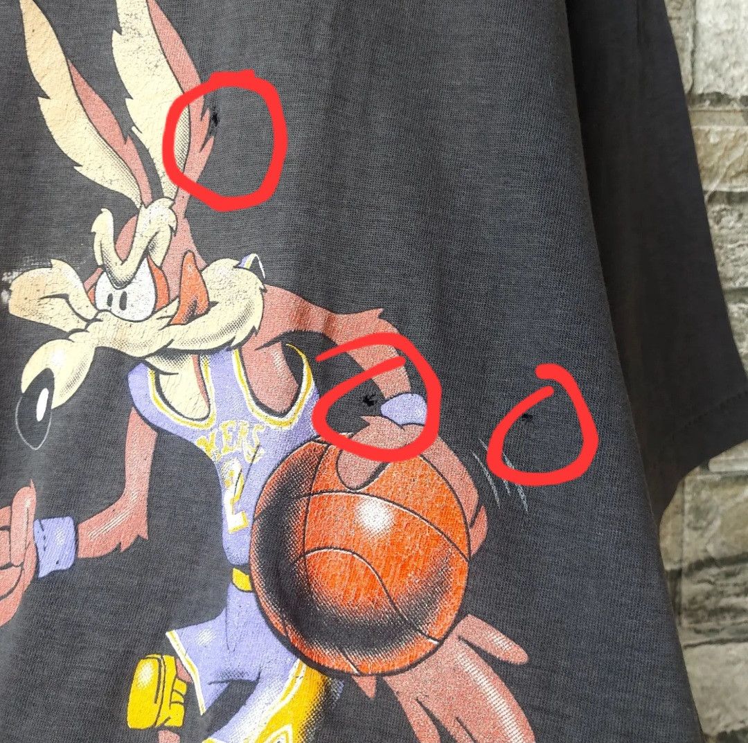Warner Bros Vtg 90's Looney Tunes LA Lakers Tshirt Size US L / EU 52-54 / 3 - 9 Thumbnail