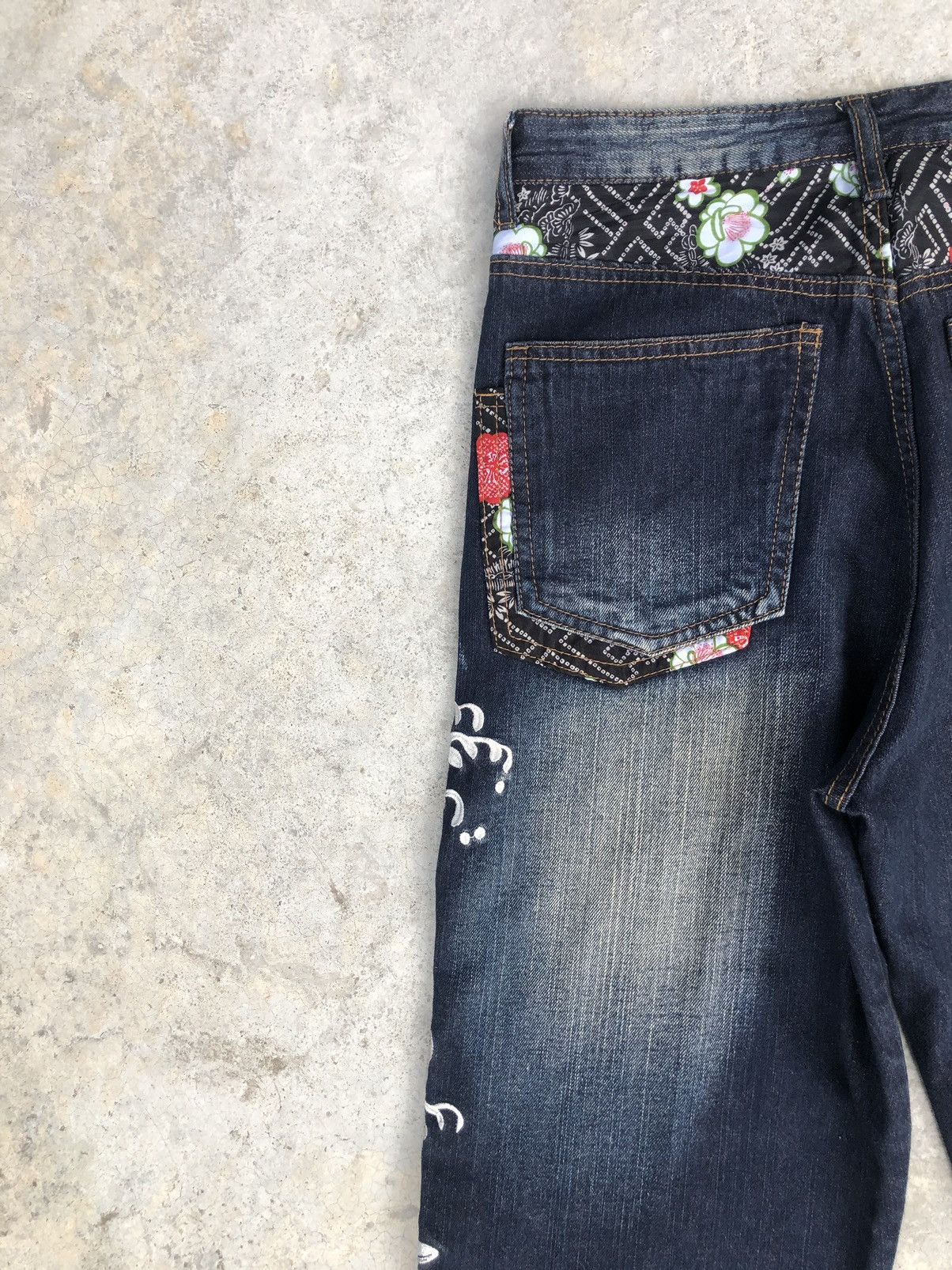 Japanese Brand Japanese Dominate Fish Koi Embroidered Jeans Distressed Size US 31 - 10 Thumbnail