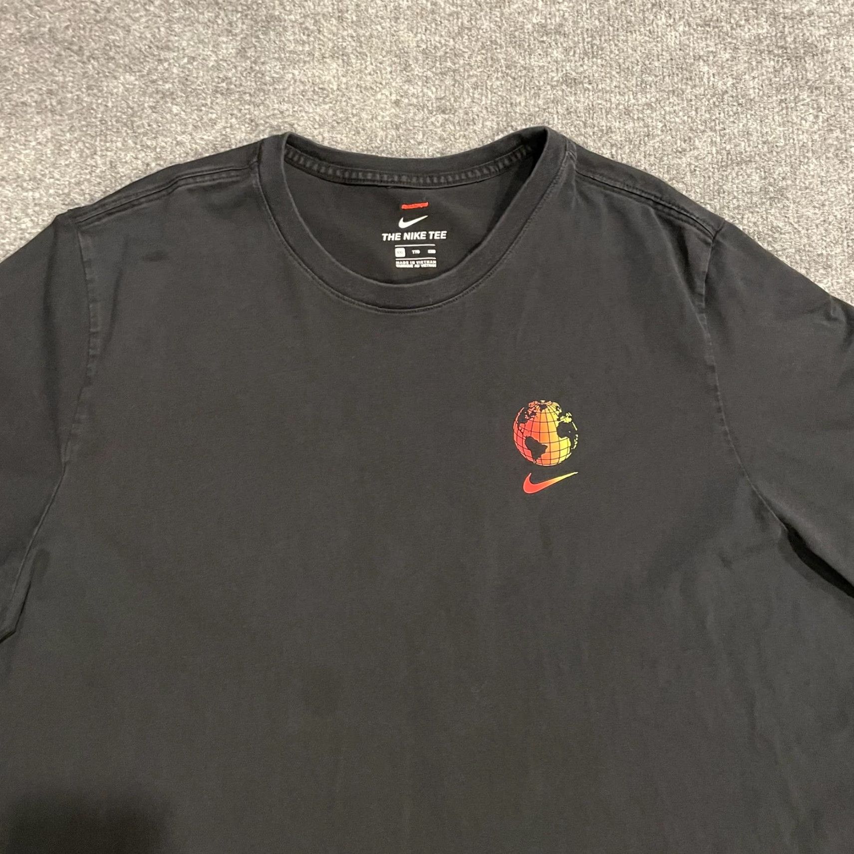 Nike Nike Worldwide Graphic Tee CW5835-010 2XL Black Mens Short Sleeve Crewneck Cotton T-Shirt Swoosh Globe Back Graphic Size US XXL / EU 58 / 5 - 3 Thumbnail