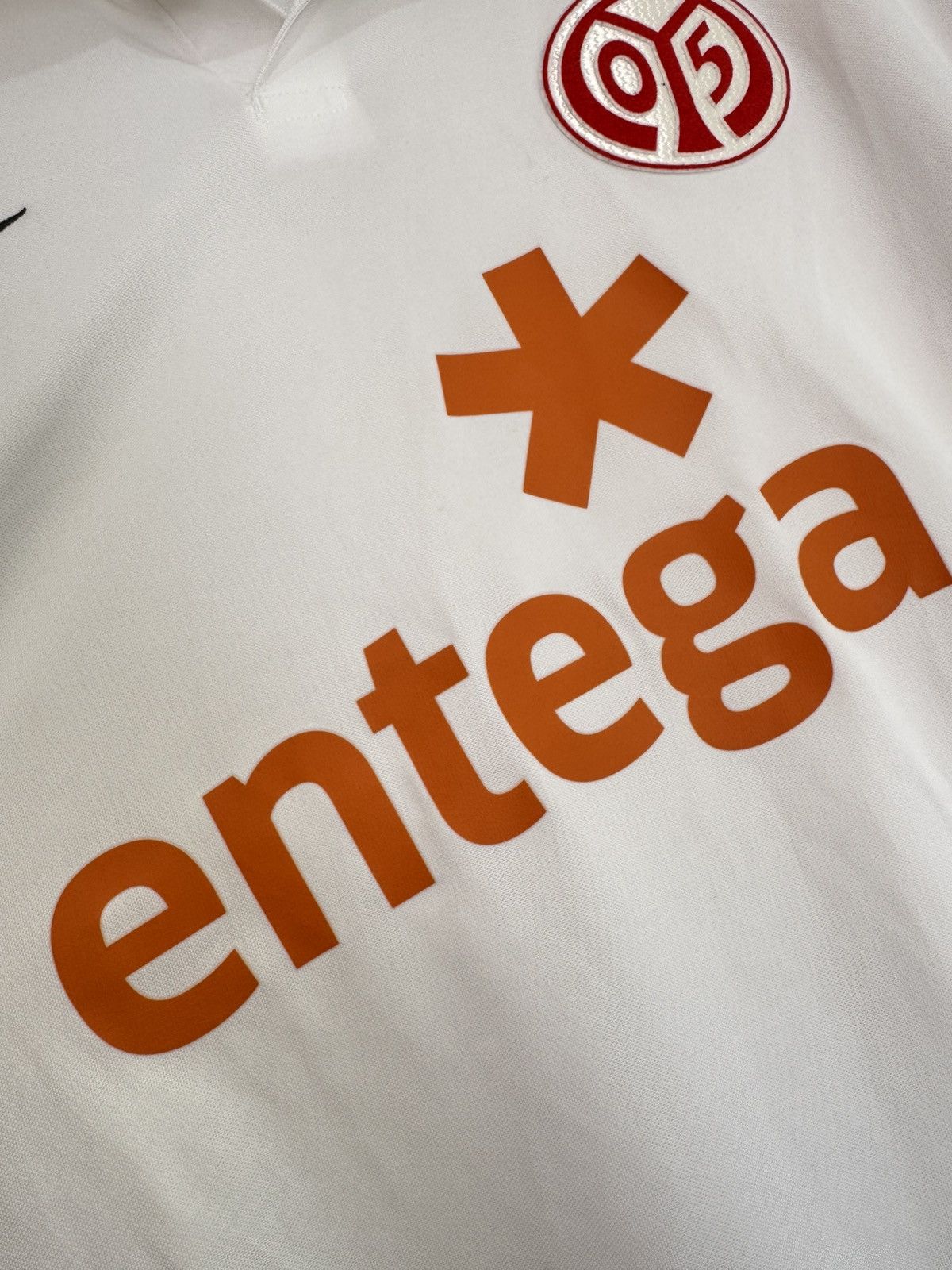 Nike Mainz 05 Nike 2010-2011 Away Soccer Jersey Football Kit Size US L / EU 52-54 / 3 - 7 Thumbnail