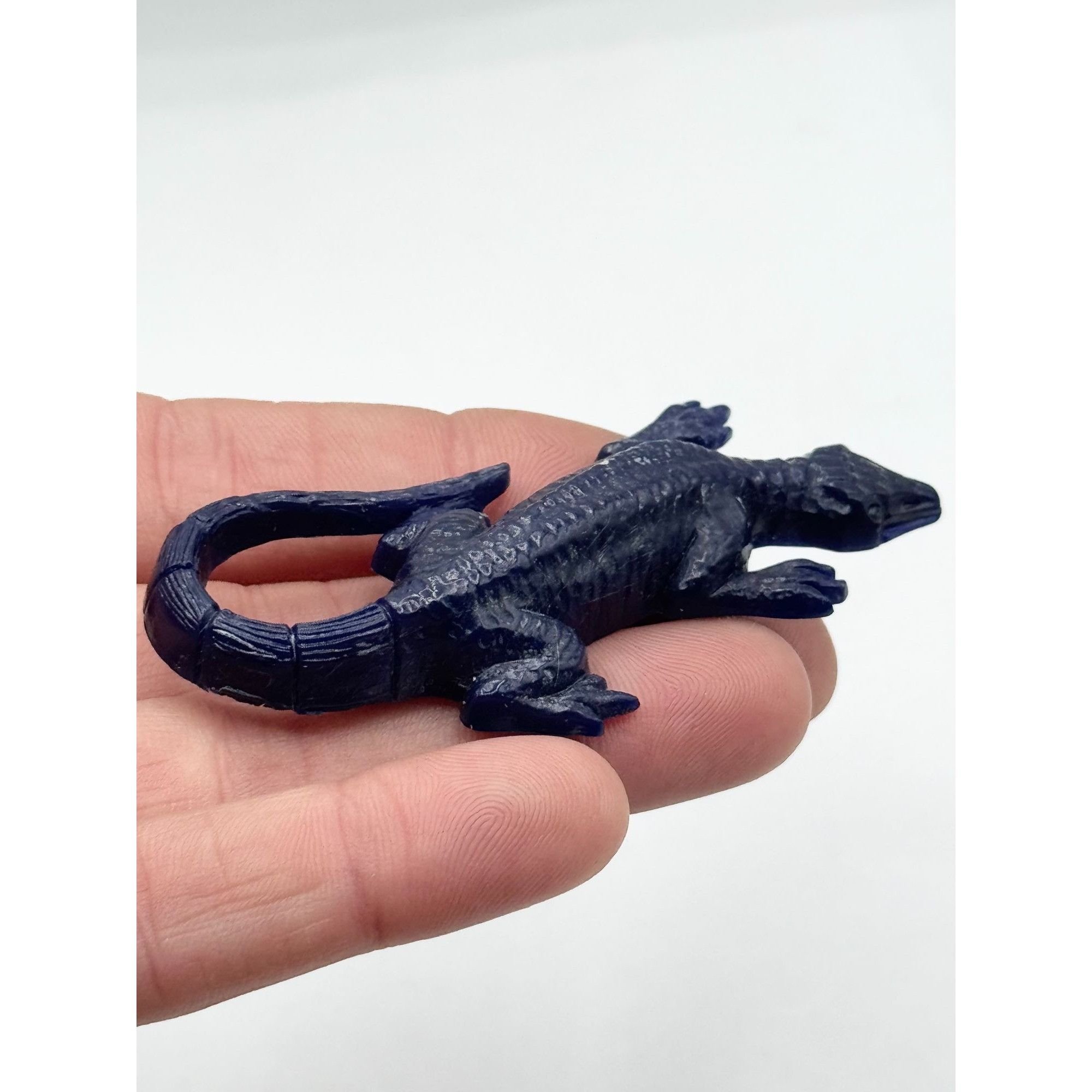 Vintage Vintage carved blue Lucite lizard gecko brooch pin Size ONE SIZE - 1 Thumbnail