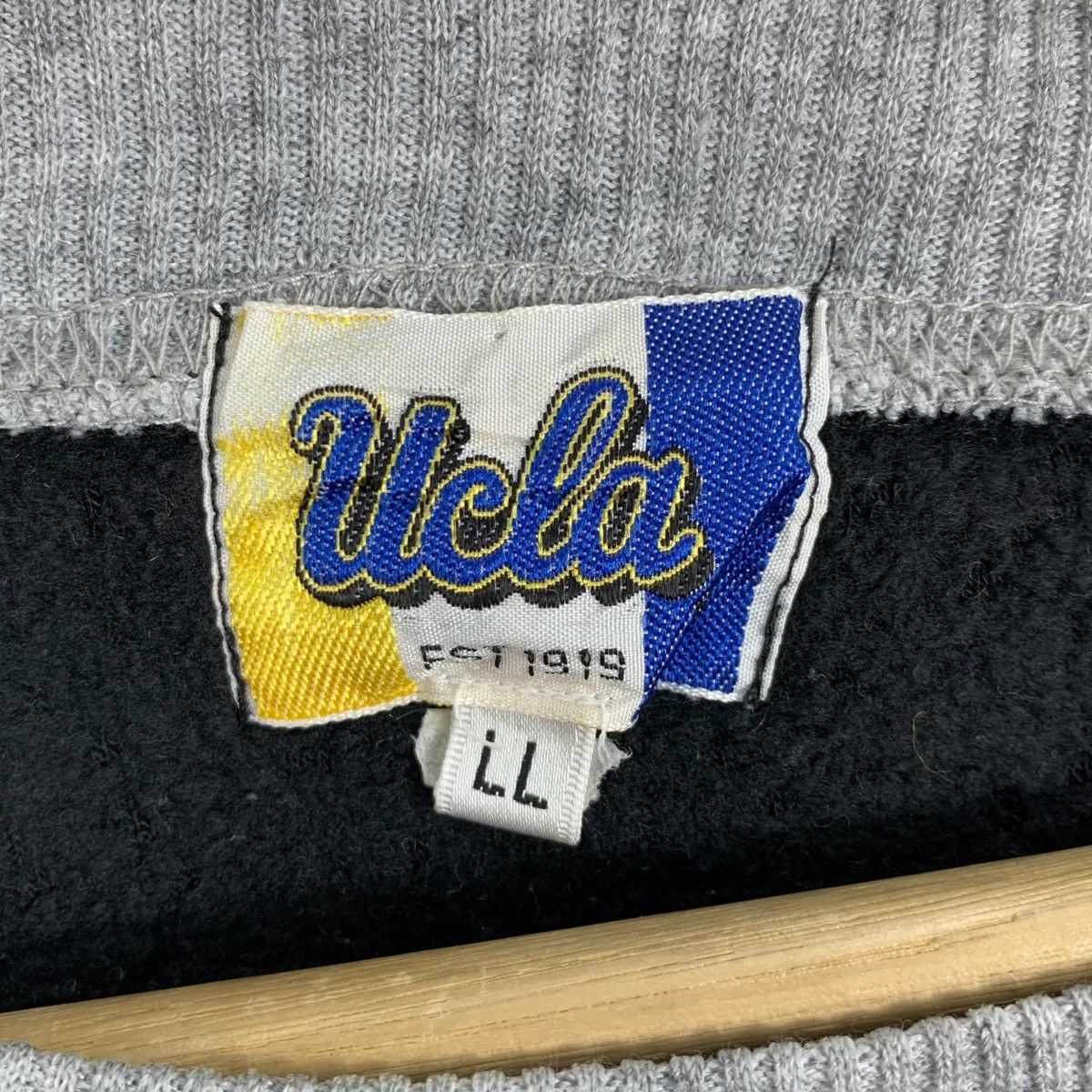 Vintage Vintage UCLA University Small Logo Fleece Long Sleeve Jumper Size US L / EU 52-54 / 3 - 4 Thumbnail