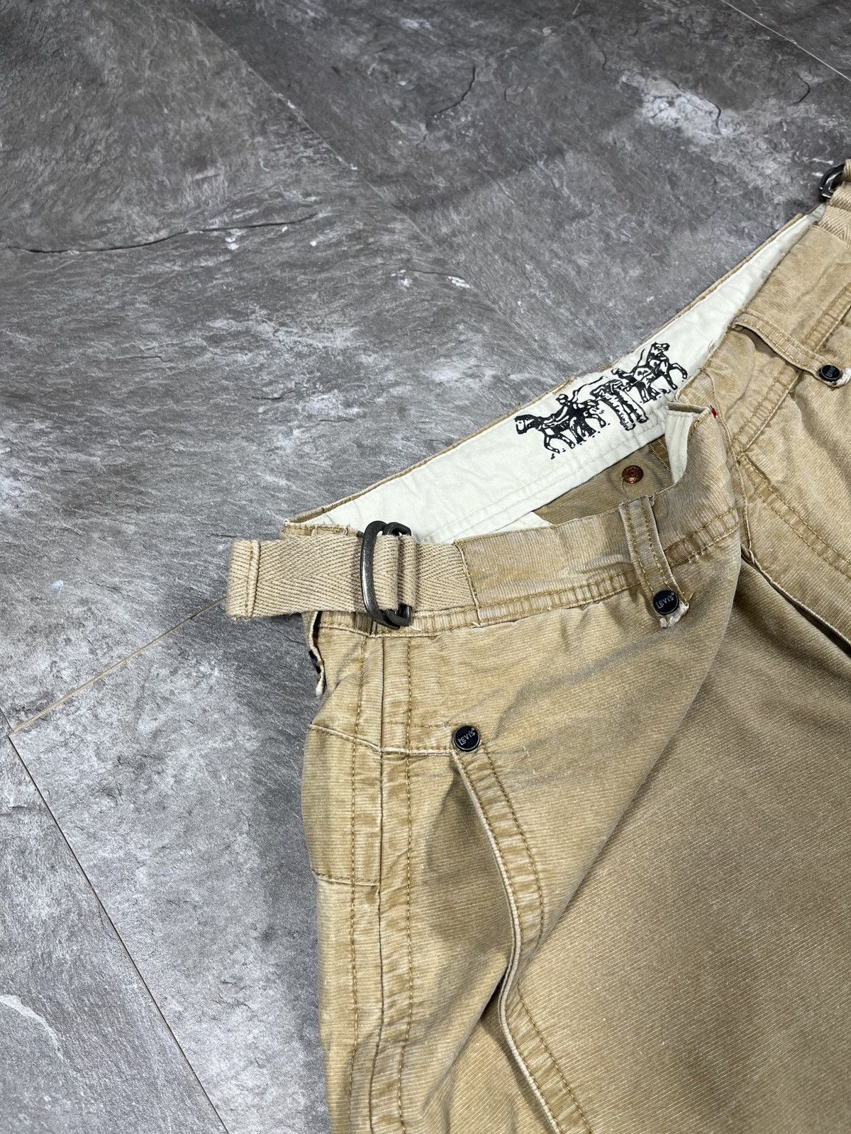 Levi's Levi’s Vintage Rare Beige Cargo Shorts Size 34 Size US 34 / EU 50 - 14 Thumbnail