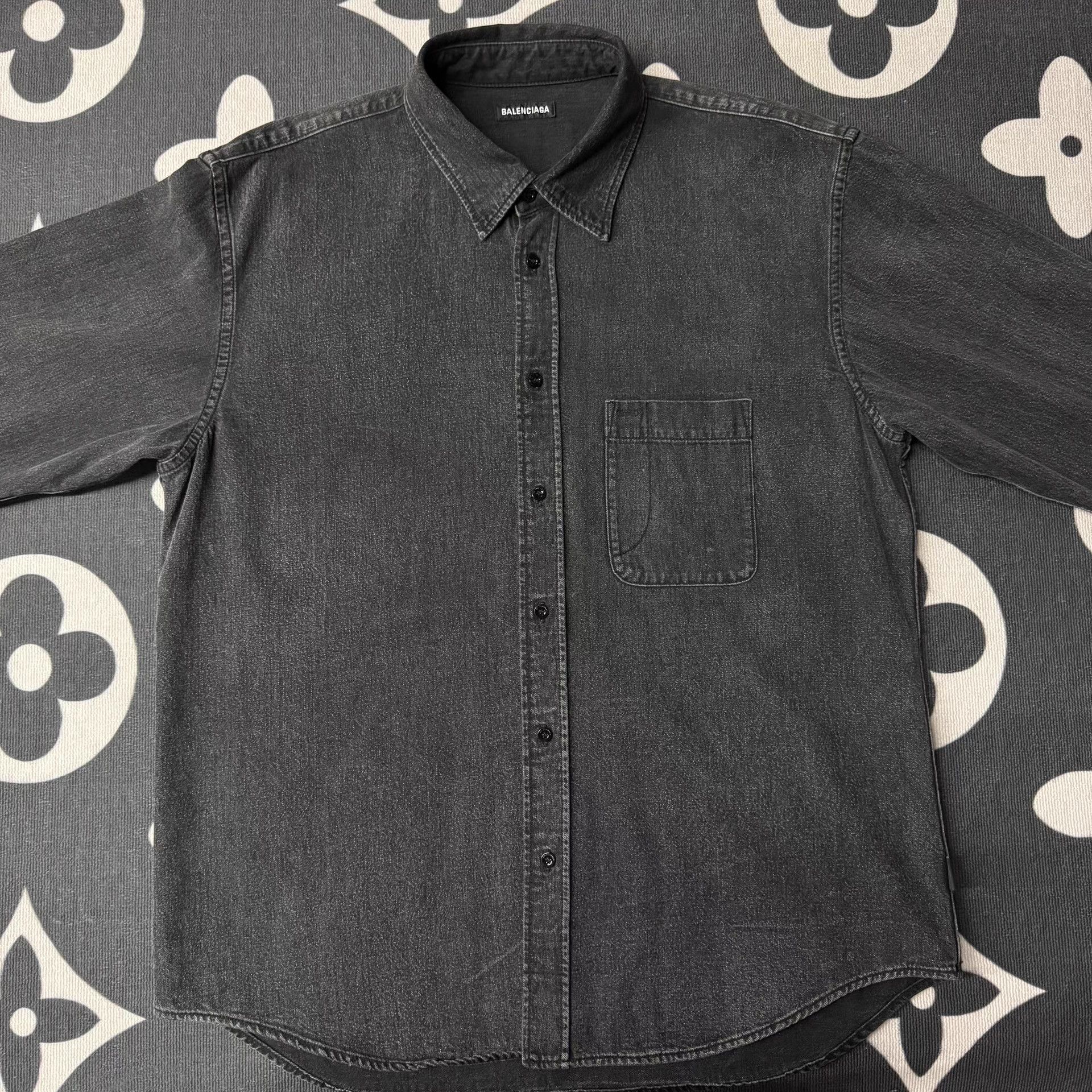 Balenciaga Balenciaga Denim Long Sleeve Shirt with Red Back Logo Q10 Size US L / EU 52-54 / 3 - 1 Thumbnail
