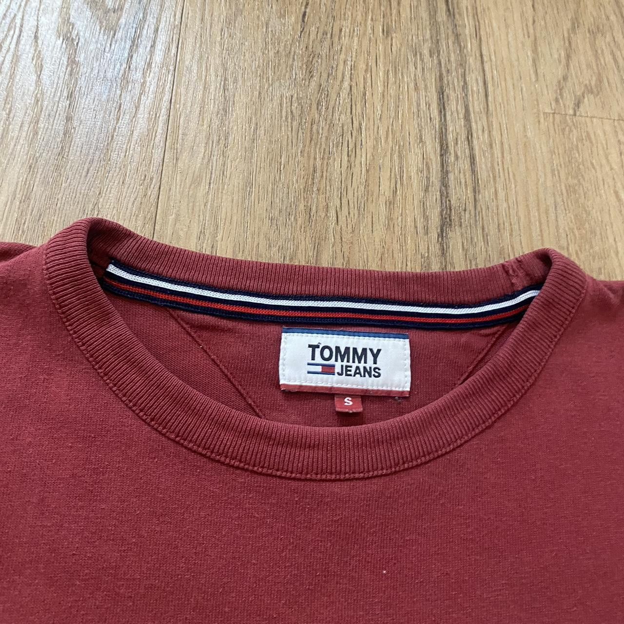 Tommy Hilfiger Tommy Hilfiger burgundy and gold t-shirt Size US S / EU 44-46 / 1 - 4 Thumbnail