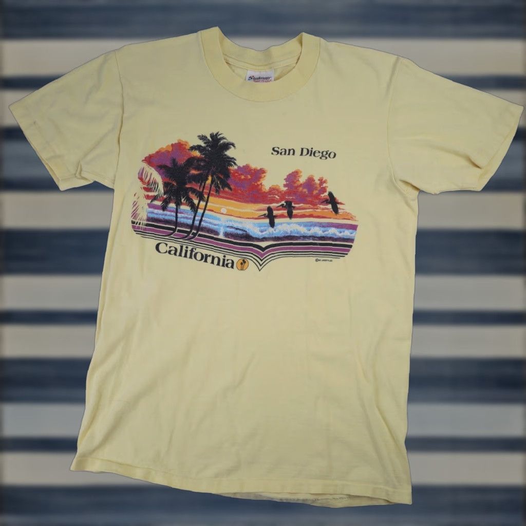 Vintage VINTAGE '82 San Diego California Mens T Shirt Graphic Tourist Yellow M Size US M / EU 48-50 / 2 - 1 Thumbnail