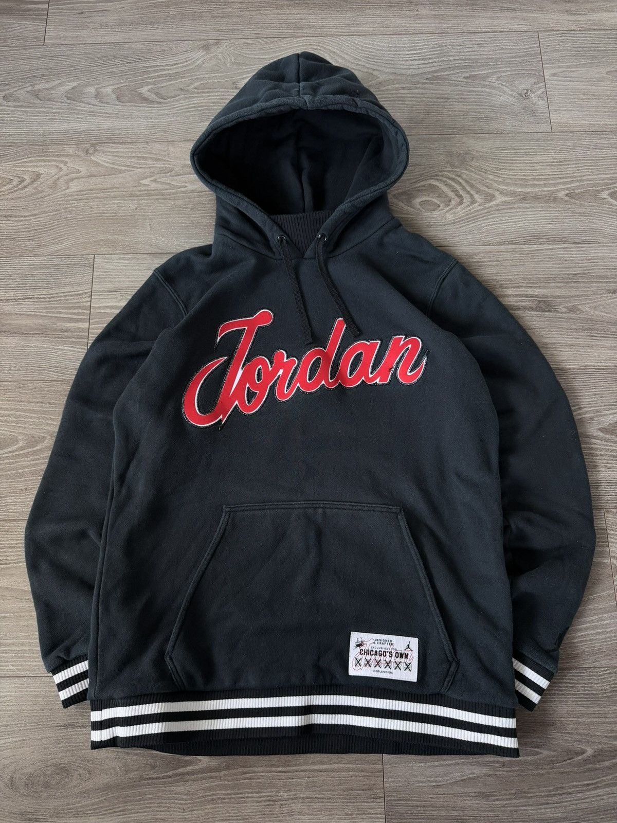 Jordan Brand Nike Air Jordan Big Logo Vintage 90s Hoodie Size US L / EU 52-54 / 3 - 1 Thumbnail