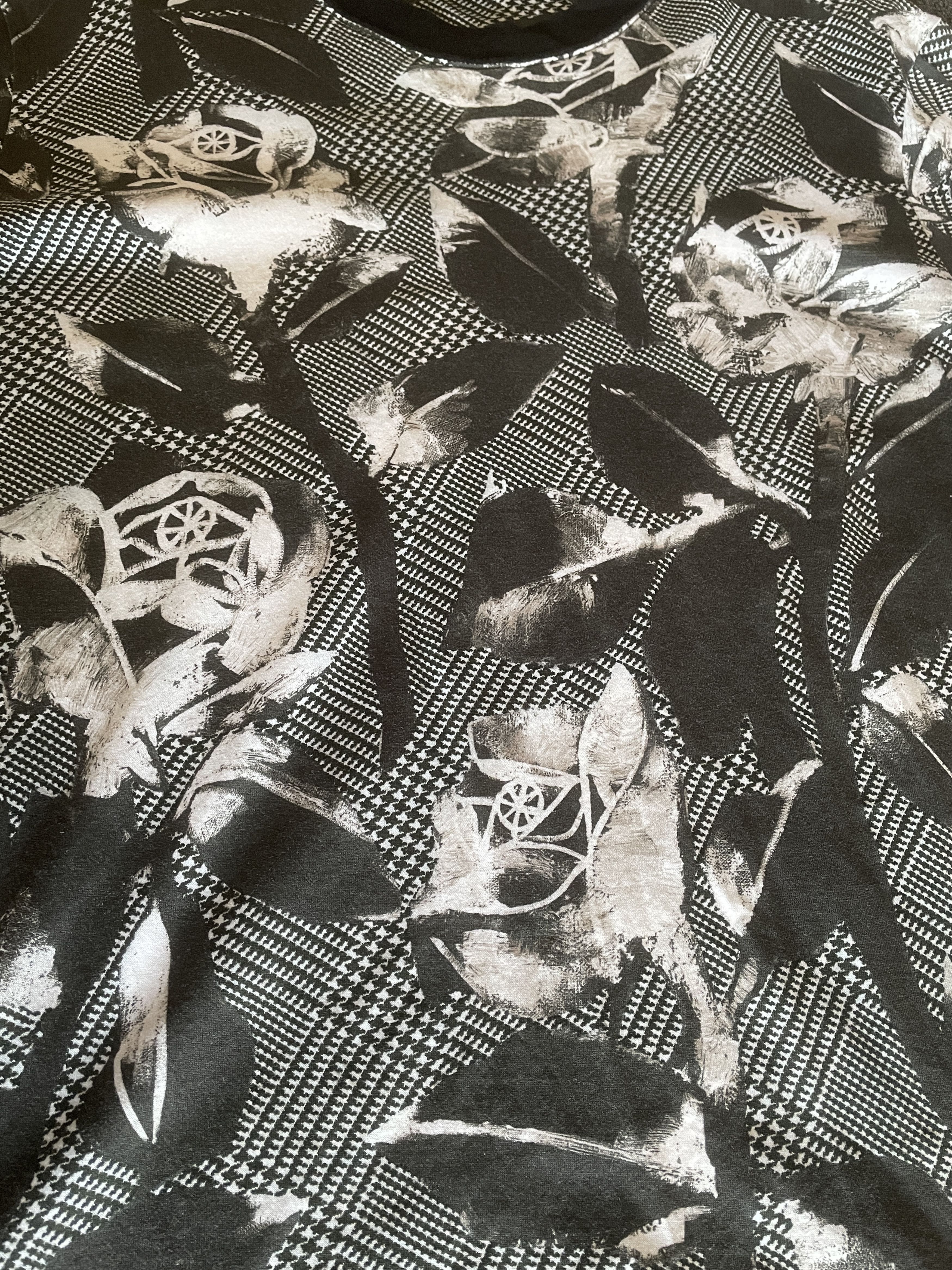 Dior Dior men's roses t shirt size L Size US L / EU 52-54 / 3 - 2 Thumbnail
