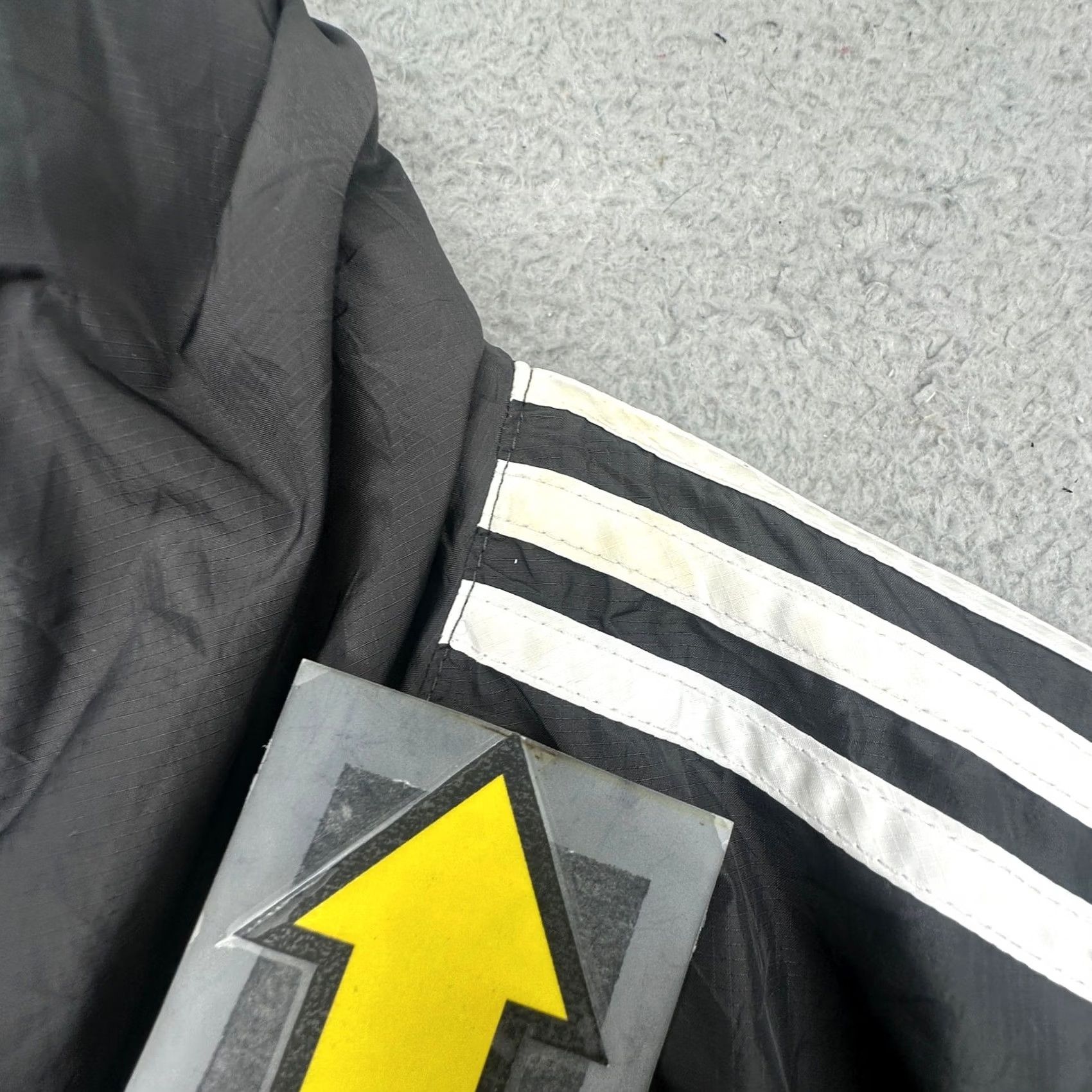 Adidas Adidas Originals Camo Windbreaker Hooded Jacket Mens Large Ripstop Camouflage Black Zip Full Zip Hooded Mens L Regular Size Size US L / EU 52-54 / 3 - 5 Thumbnail