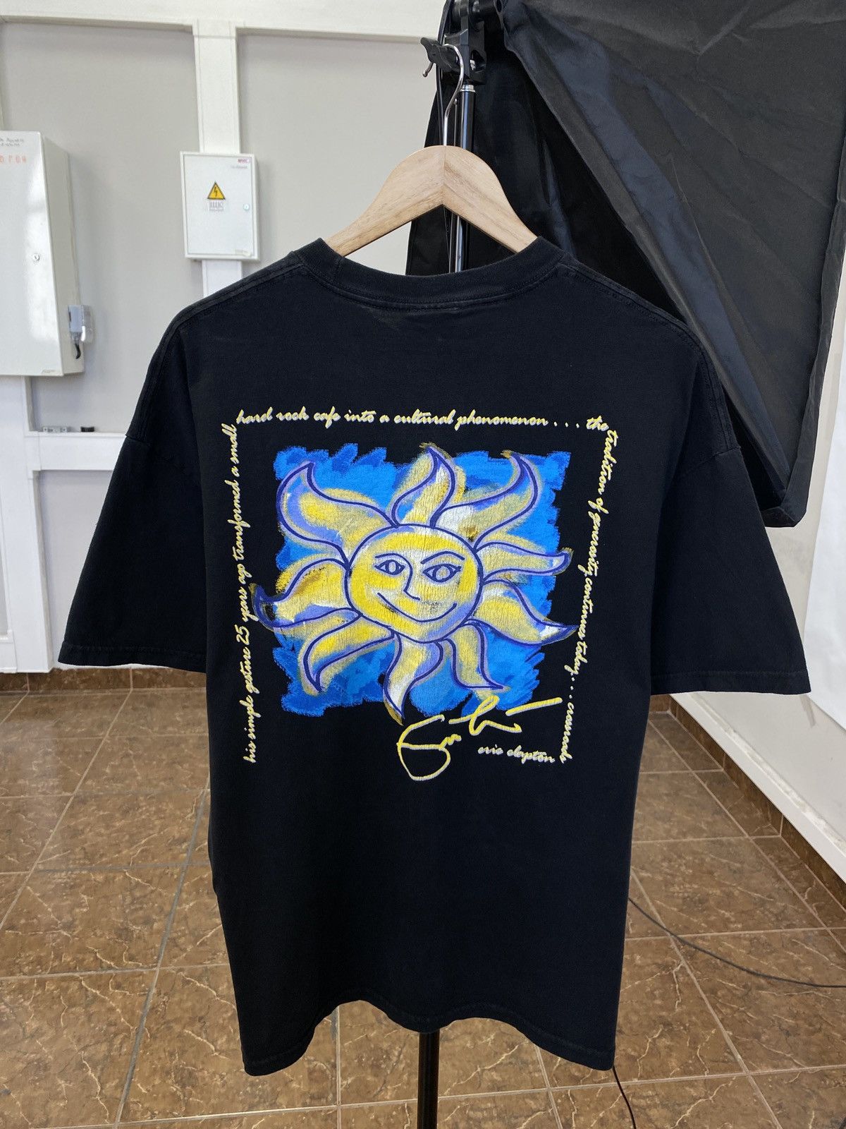 Hard Rock Cafe Vintage 90s Hard Rock Cafe Montreal T Shirt rare retro Y2K Size US XL / EU 56 / 4 - 1 Thumbnail