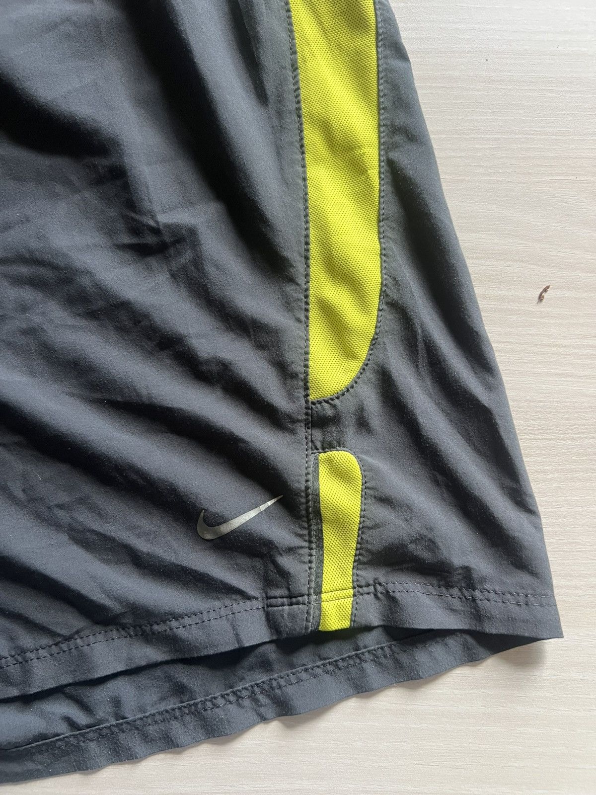 Nike Nike Y2K Shorts – Grey/Yellow – Size XL – Vintage 2000s Size US 37 - 4 Thumbnail