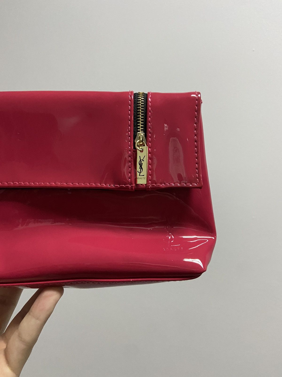 Yves Saint Laurent Yves saint Laurent pouch logo small bag vintage lacquered Size ONE SIZE - 2 Thumbnail