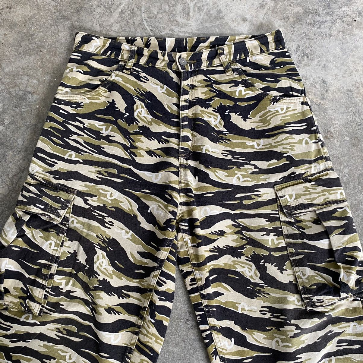 Evisu 2000’s Evisu Japan Camo Tiger Stripe Baggy Cargo Pants Size US 32 / EU 48 - 4 Thumbnail