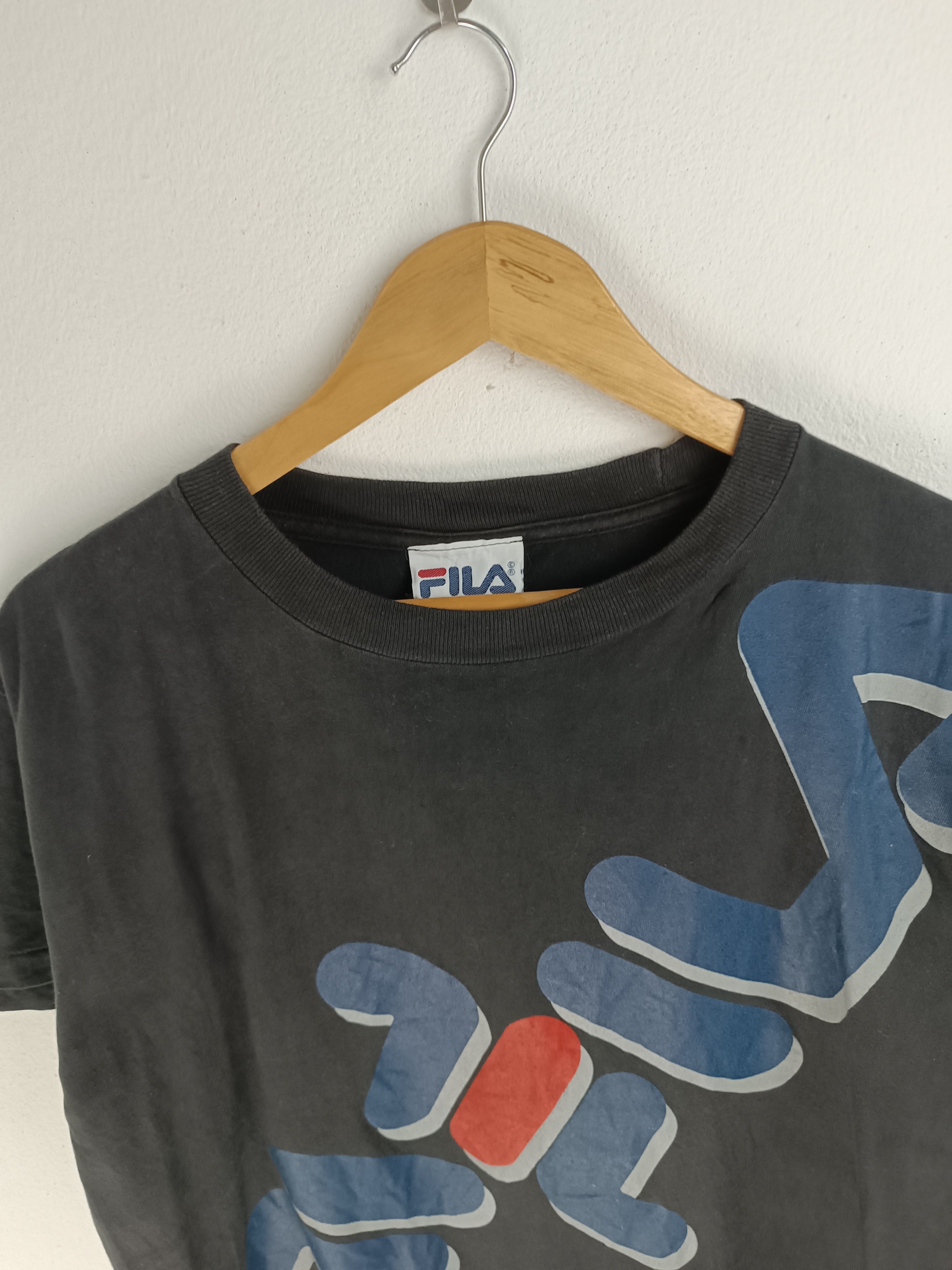 Fila VINTAGE 90'S FILA BIG LOGO SINGLE STICH MADE IN USA RARE TEE Size US L / EU 52-54 / 3 - 9 Thumbnail