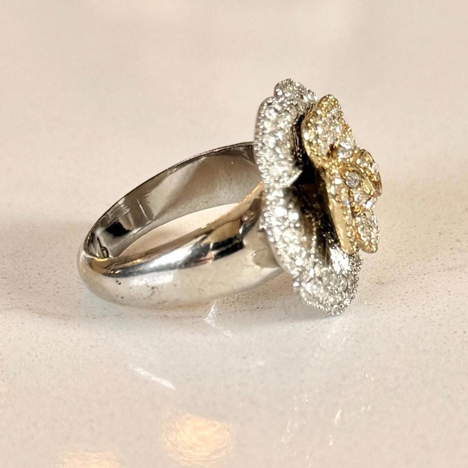Vintage Stunning Crystal Flower CC Style Statement Ring Sz 9.5 Size ONE SIZE - 2 Thumbnail