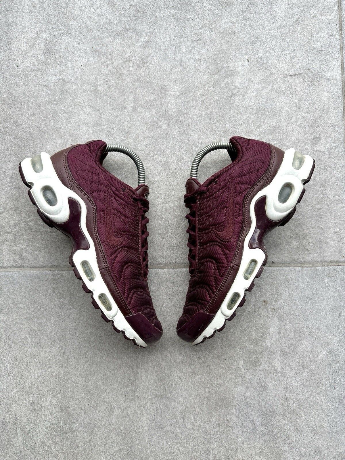 Nike Womens AIR MAX PLUS SE Metallic Mahogany Trainers Size US 7.5 / IT 37.5 - 2 Thumbnail