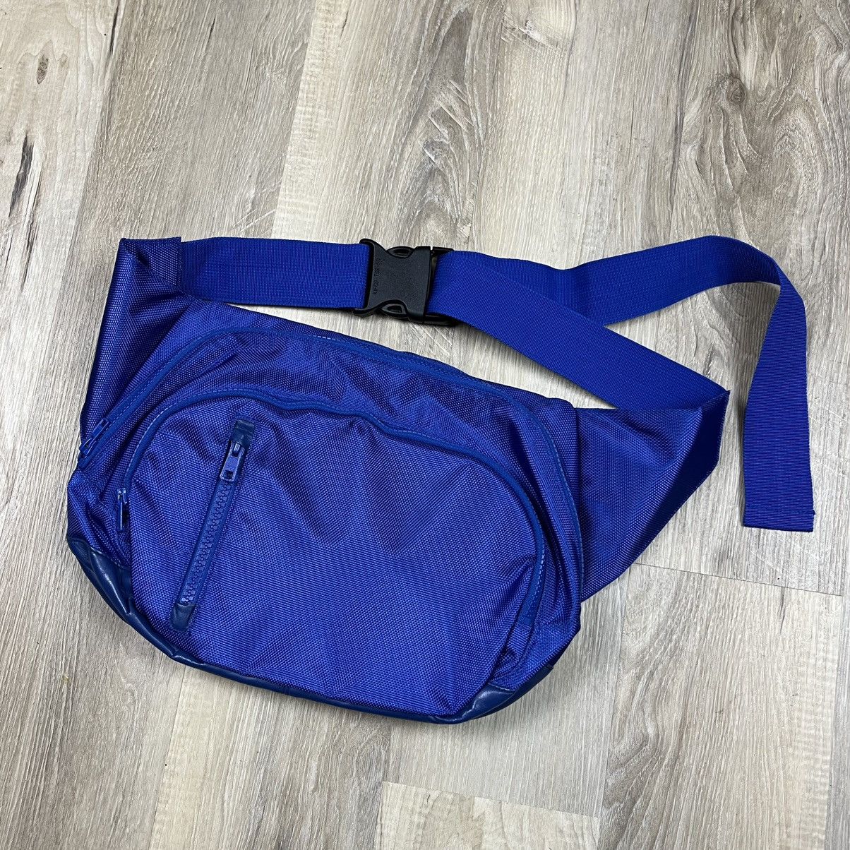 HARE × Japanese Brand Hare Crossbody Bag Blue Leather Sling Bag Size ONE SIZE - 1 Thumbnail