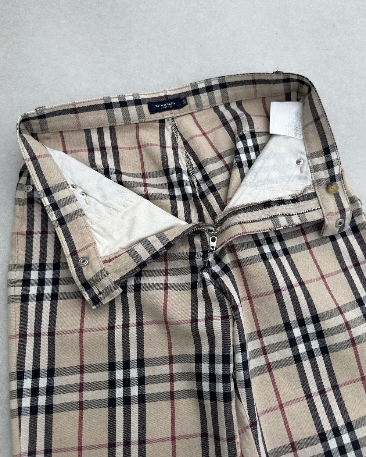 Burberry 2000’s Burberry Nova Check Logo Monogram Flared Jeans Size 28" / US 6 / IT 42 - 7 Thumbnail
