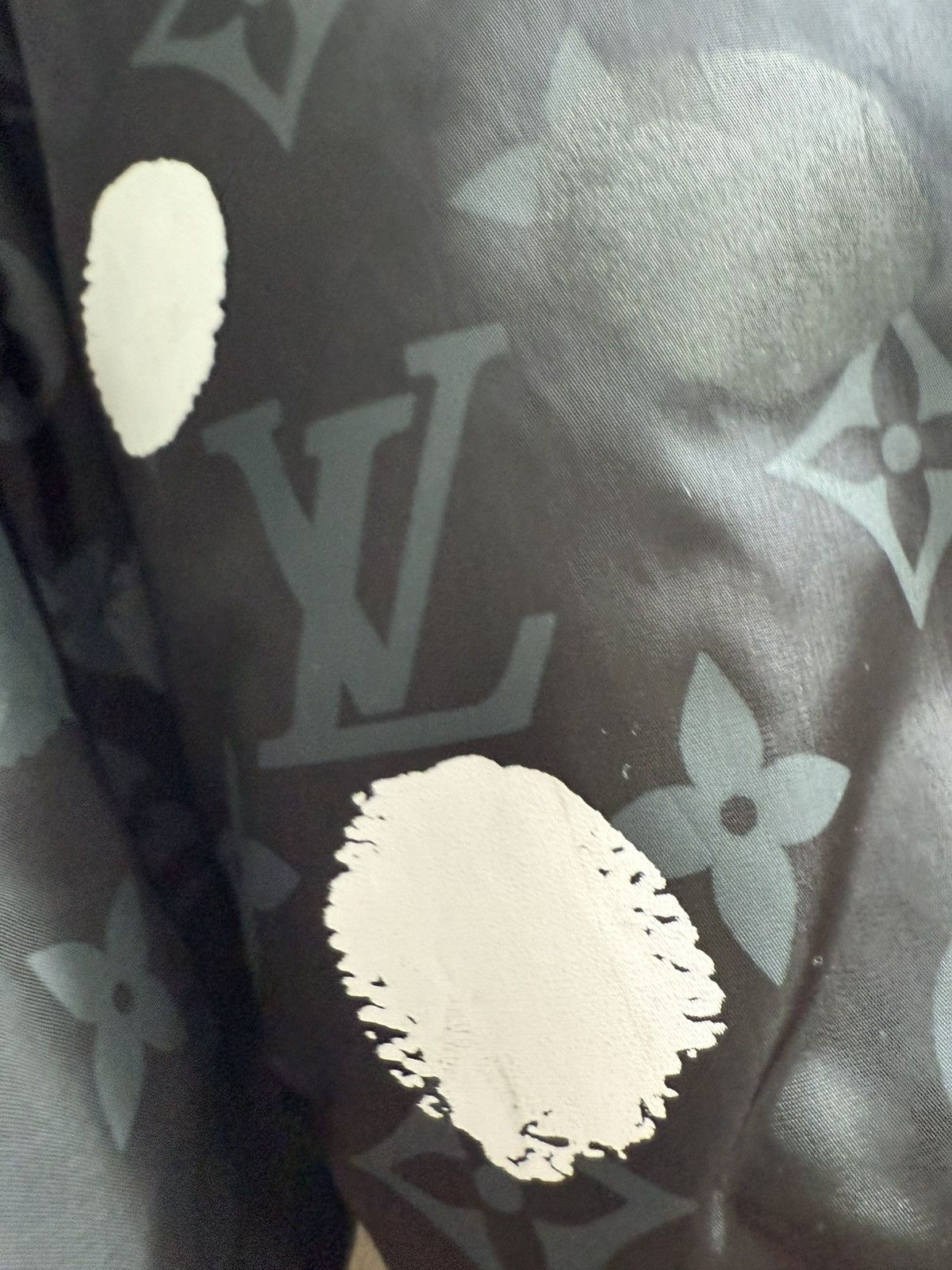 Louis Vuitton × Yayoi Kusama Louis Vuitton x Yayoi Kusama Monogram Painted Dots Coat Size US L / EU 52-54 / 3 - 6 Thumbnail