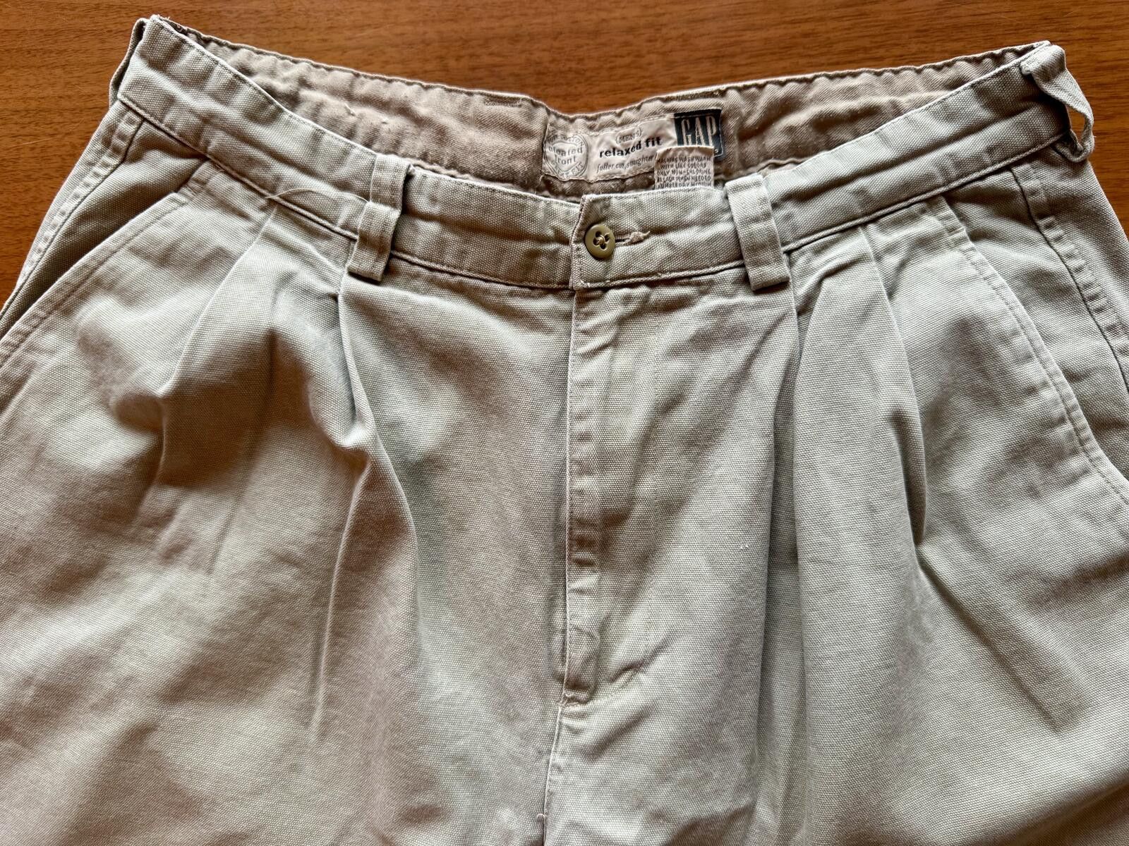 Gap Vintage 90s GAP Khakis Men’s Relaxed Fit Pleated Front 33x32 Size US 33 - 2 Thumbnail
