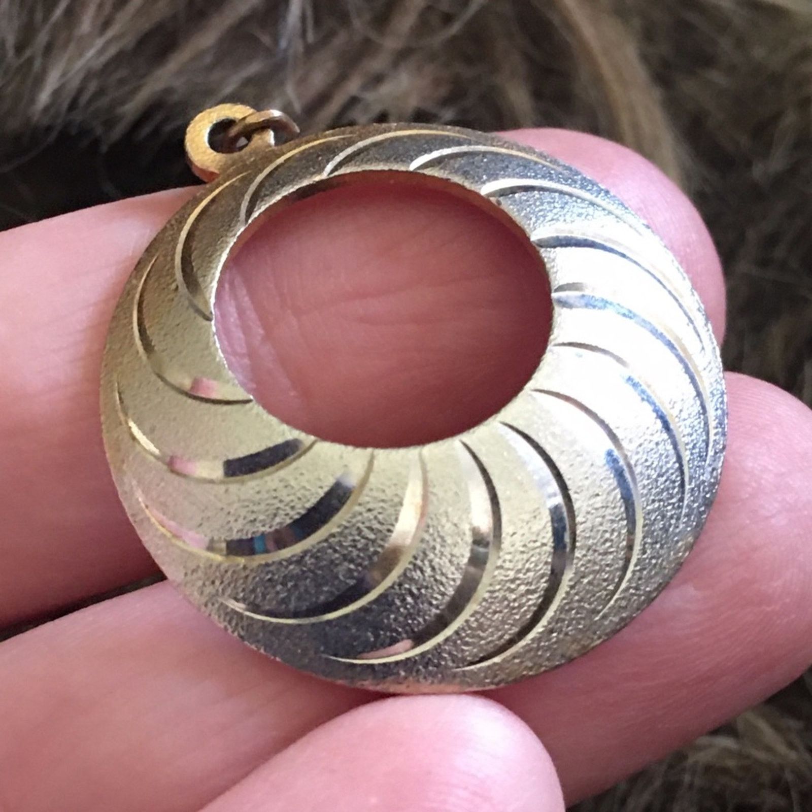 Vintage Vintage gold tone ombré laser cut disc earrings Size ONE SIZE - 3 Thumbnail