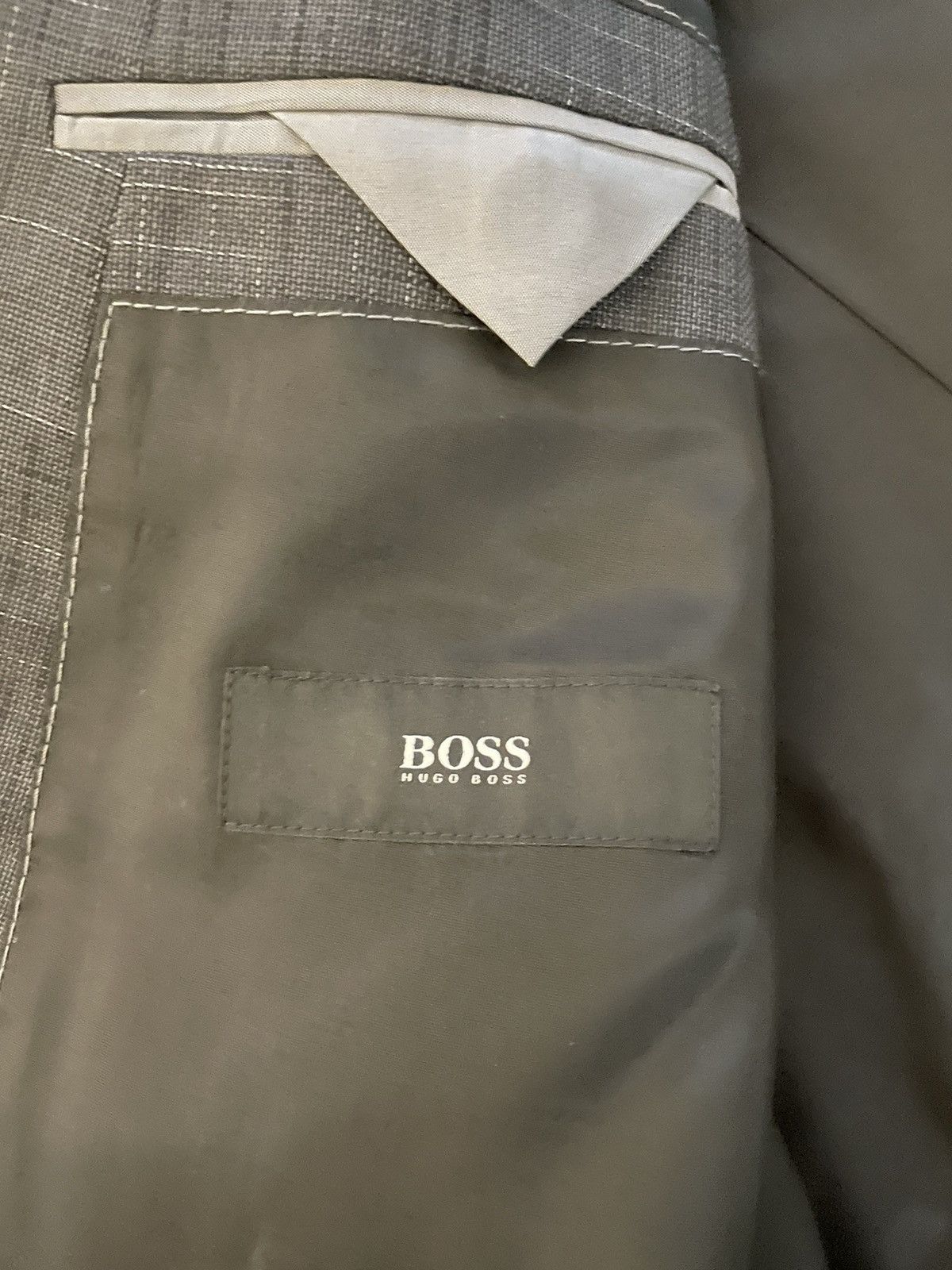 Hugo Boss Huge3/Genius2 Wool and Silk Finely Textured Fleck Suit Size 46R - 8 Thumbnail