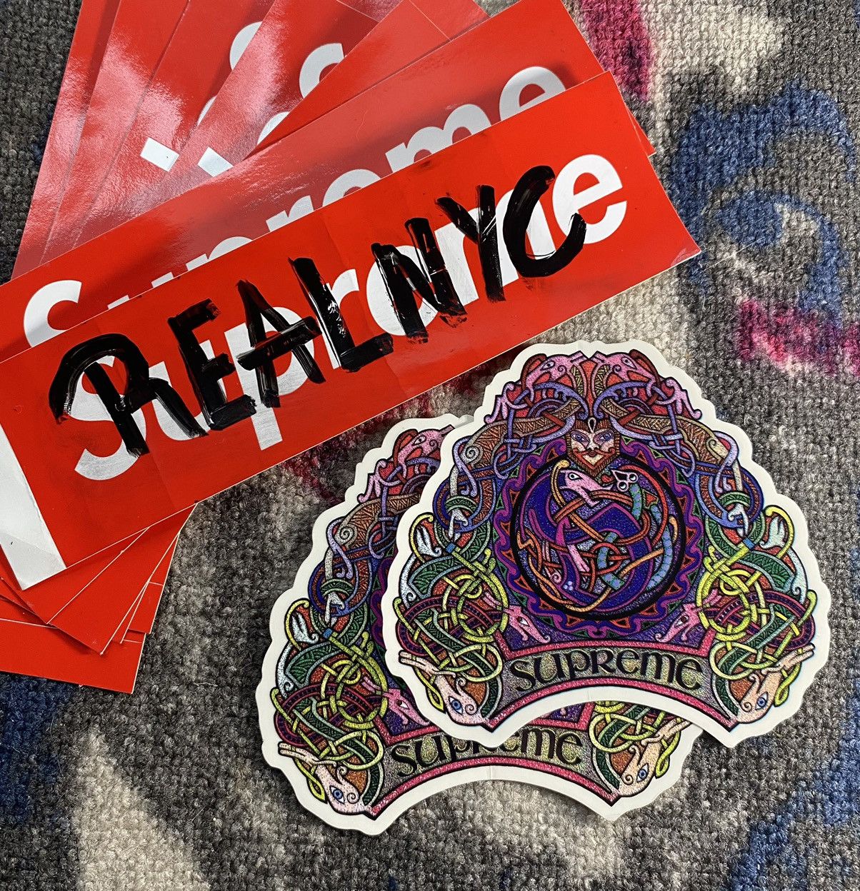 Supreme Supreme Knot Sticker Size ONE SIZE - 1 Preview