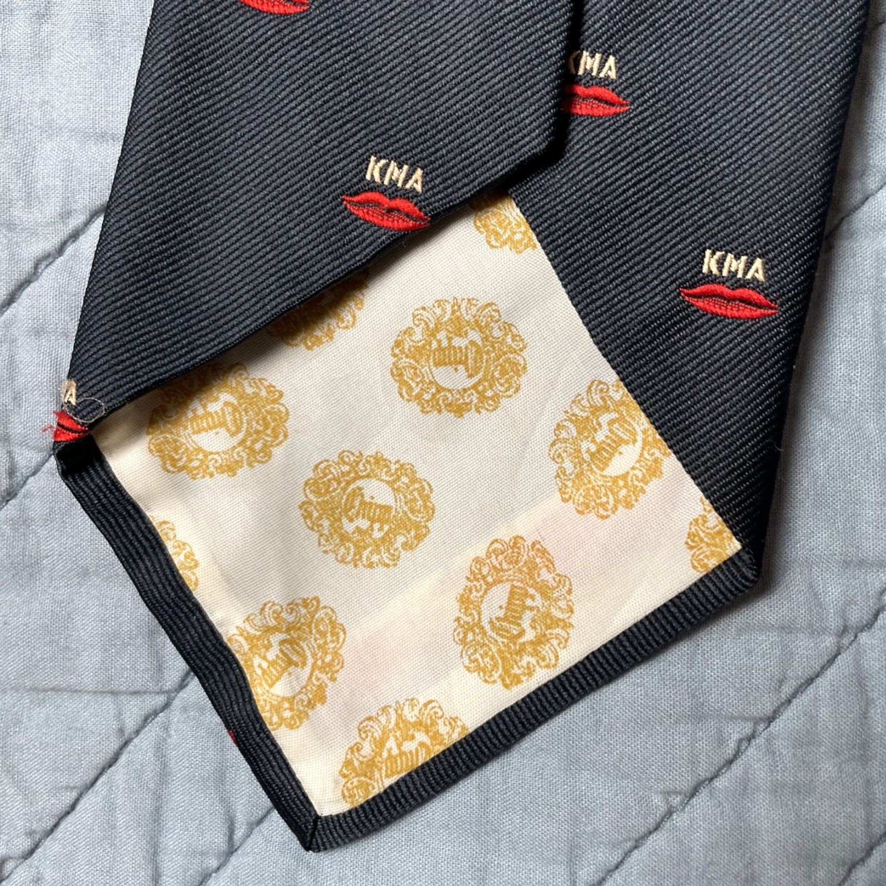 Vintage VINTAGE Chipp Tie Men Lips KMA Kiss My Ass New York New Haven Blue 57"-60" Adjustable 1 Size Designer Theme Vintage Mens Size ONE SIZE - 5 Thumbnail