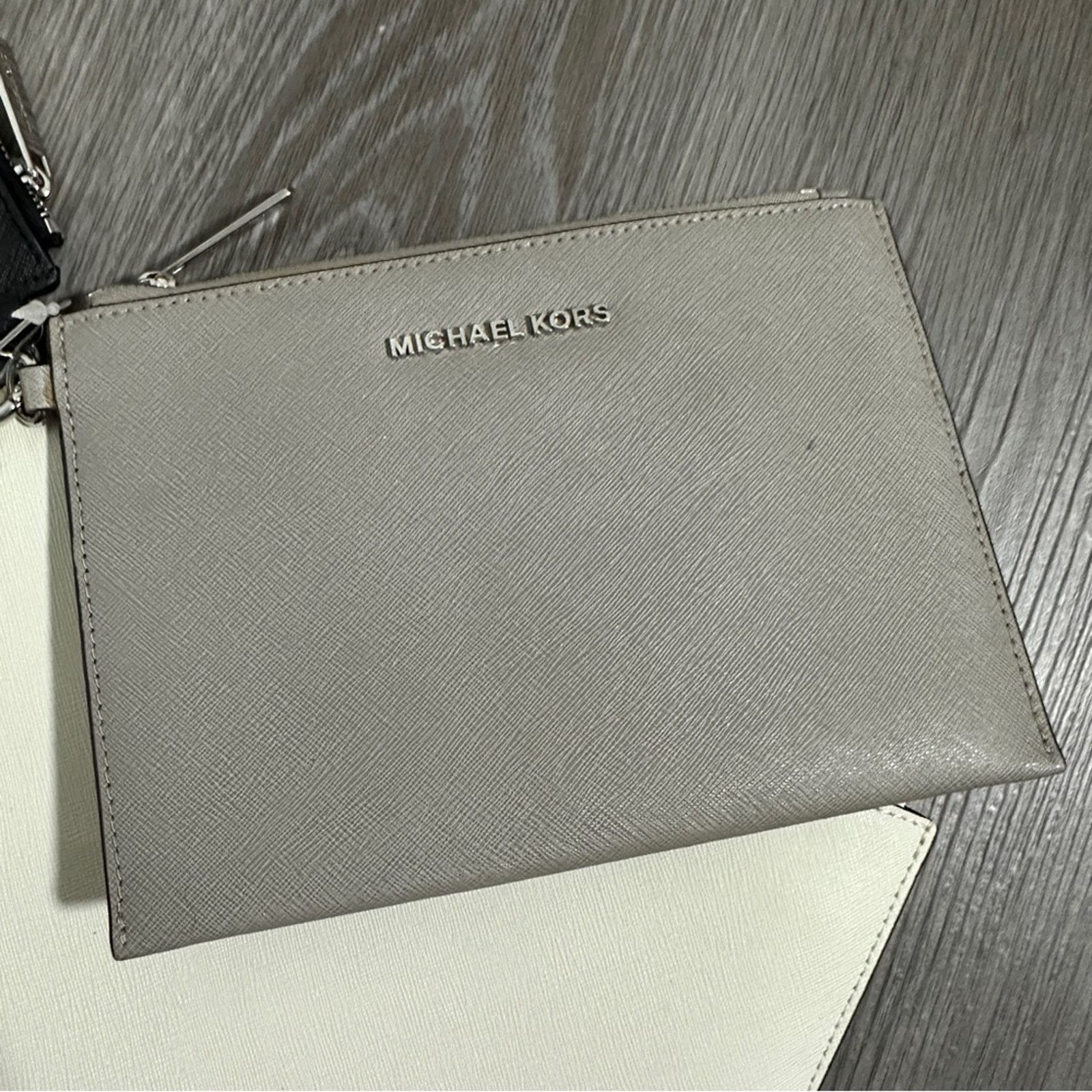 Michael Kors Michael Kors Jet Set Travel Trio 3 in 1 Wristlet Size ONE SIZE - 4 Thumbnail