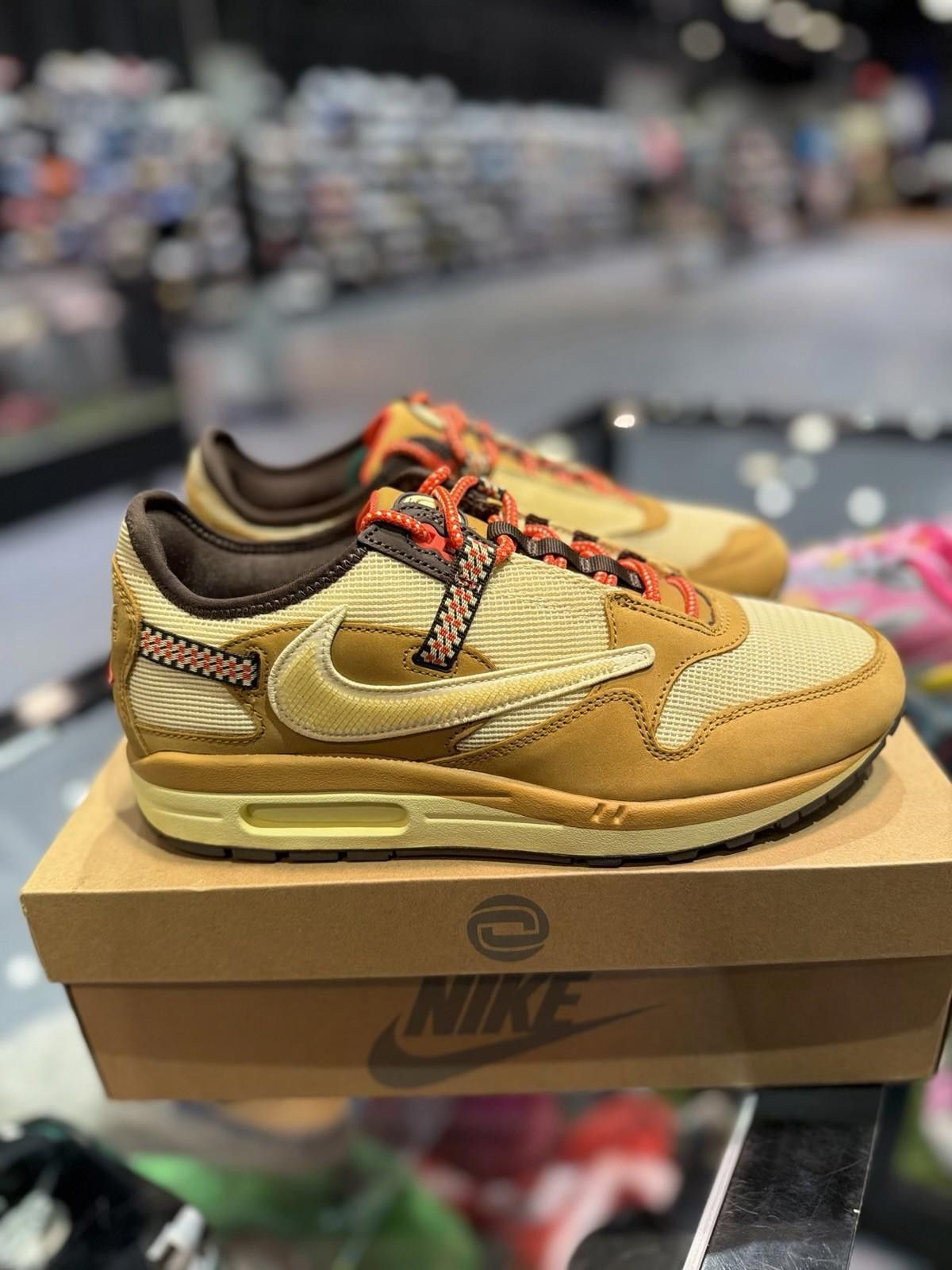 Nike Nike Air Max 1 Cactus Jack Travis Scott Wheat Size 10.5 DS Size US 10.5 / EU 43-44 - 1 Thumbnail