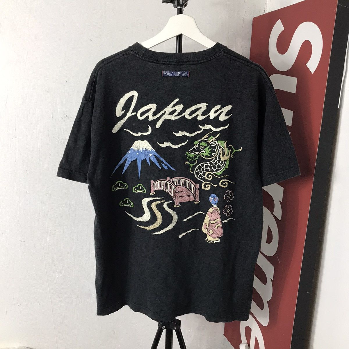Hysteric Glamour Mind Game Japan Sukajan Yokosuka Phoenix fuji blossom Tee Size US L / EU 52-54 / 3 - 1 Thumbnail