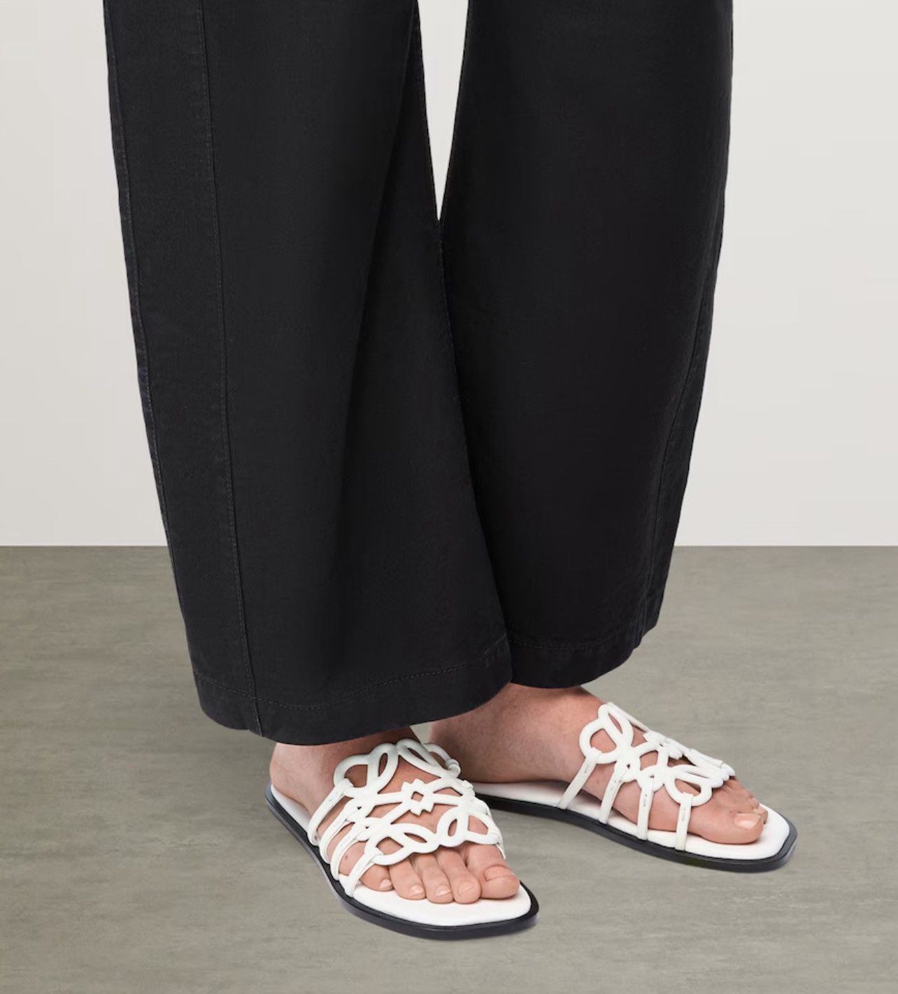 Loewe Loewe Petal Anagram slide in soft calfskin size 37 Size US 7 / IT 37 - 3 Thumbnail