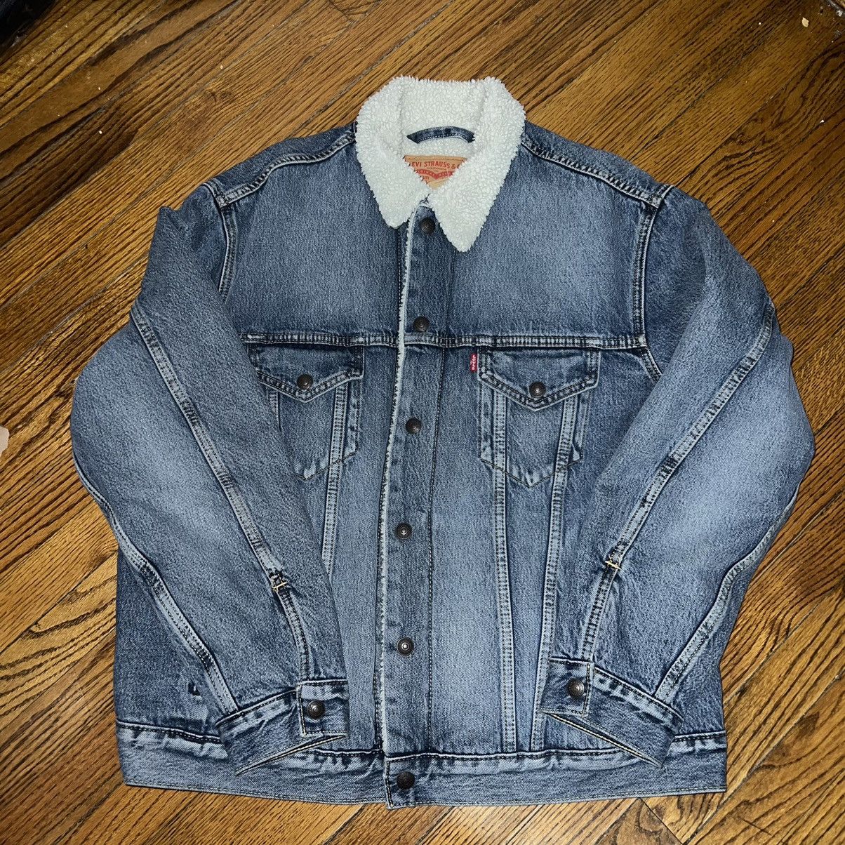 Levi's Levi’s Vintage Fit Sherpa Trucker Jacket Blue Size: Large Size US L / EU 52-54 / 3 - 1 Thumbnail