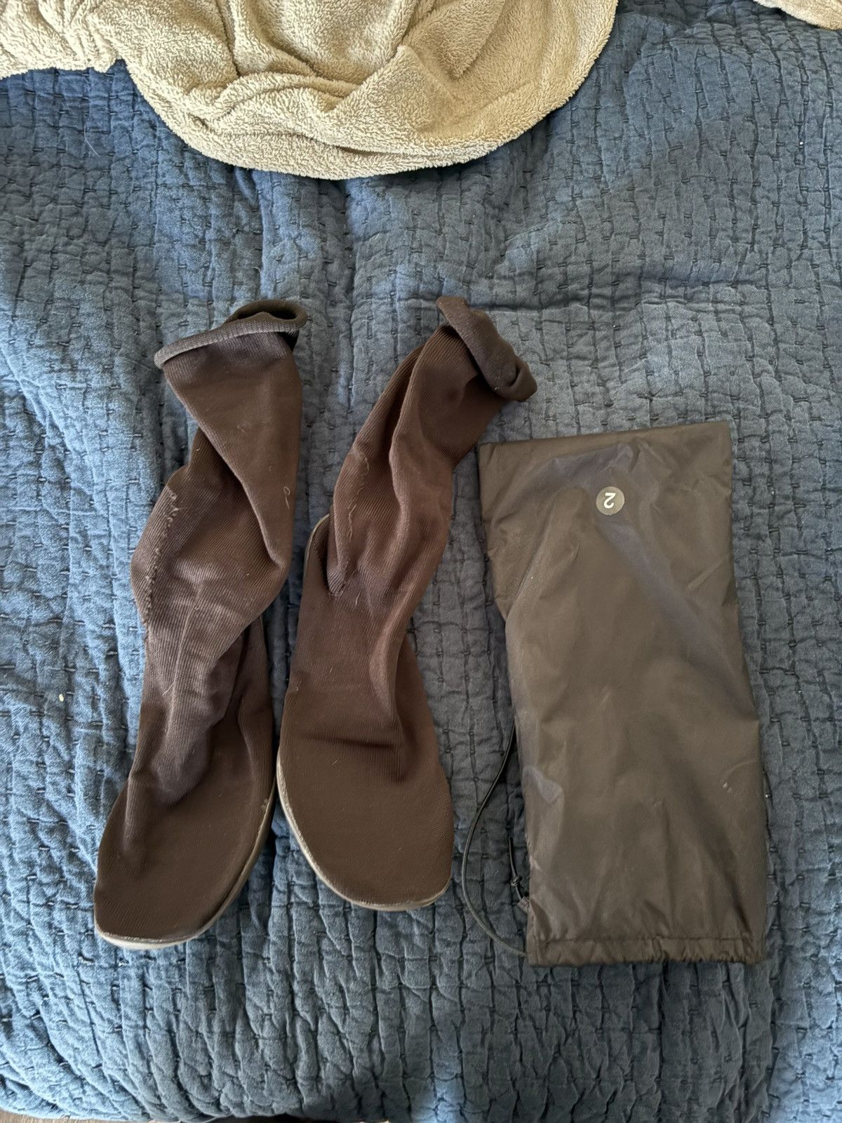 Kanye West × Yeezy Yeezy Pods – Tagged Size : 2 Size US 10 / EU 43 - 3 Thumbnail