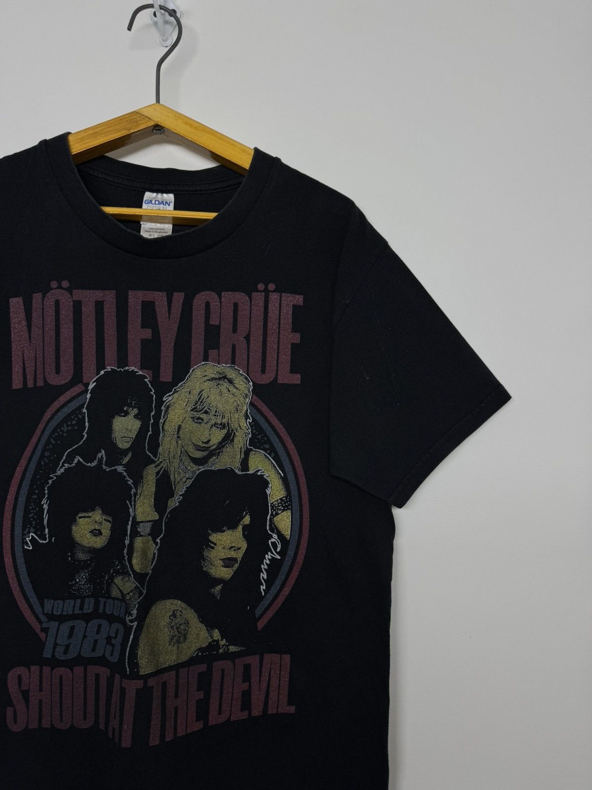 Gildan Vintage Motley Crue Shout At The Devil Rock Band T-Shirt Size US M / EU 48-50 / 2 - 5 Thumbnail