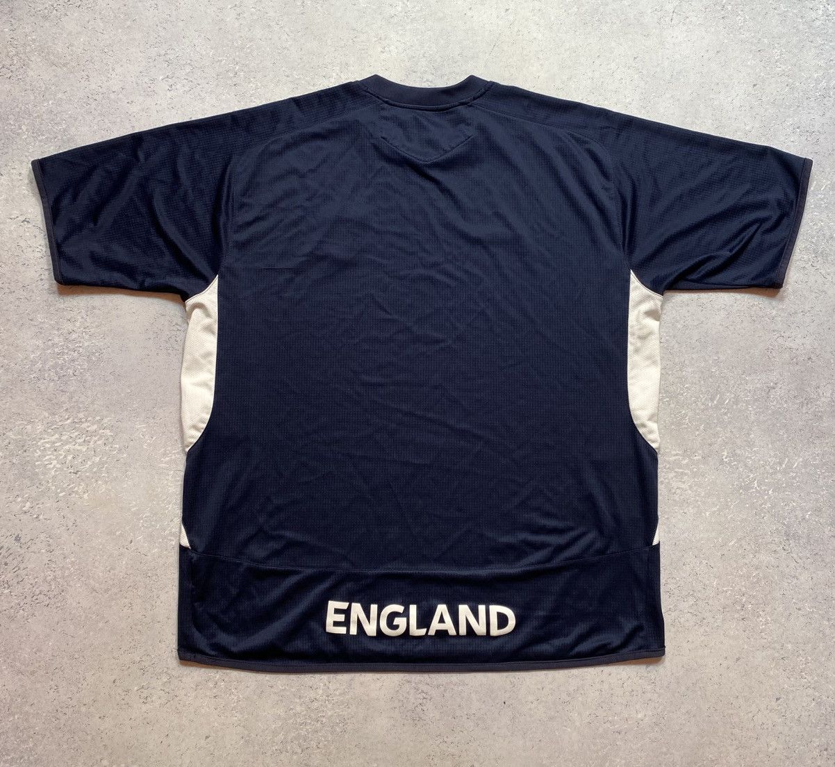 Umbro 2005-06 England Umbro Training Shirt Mens size XXL Size US XXL / EU 58 / 5 - 5 Thumbnail