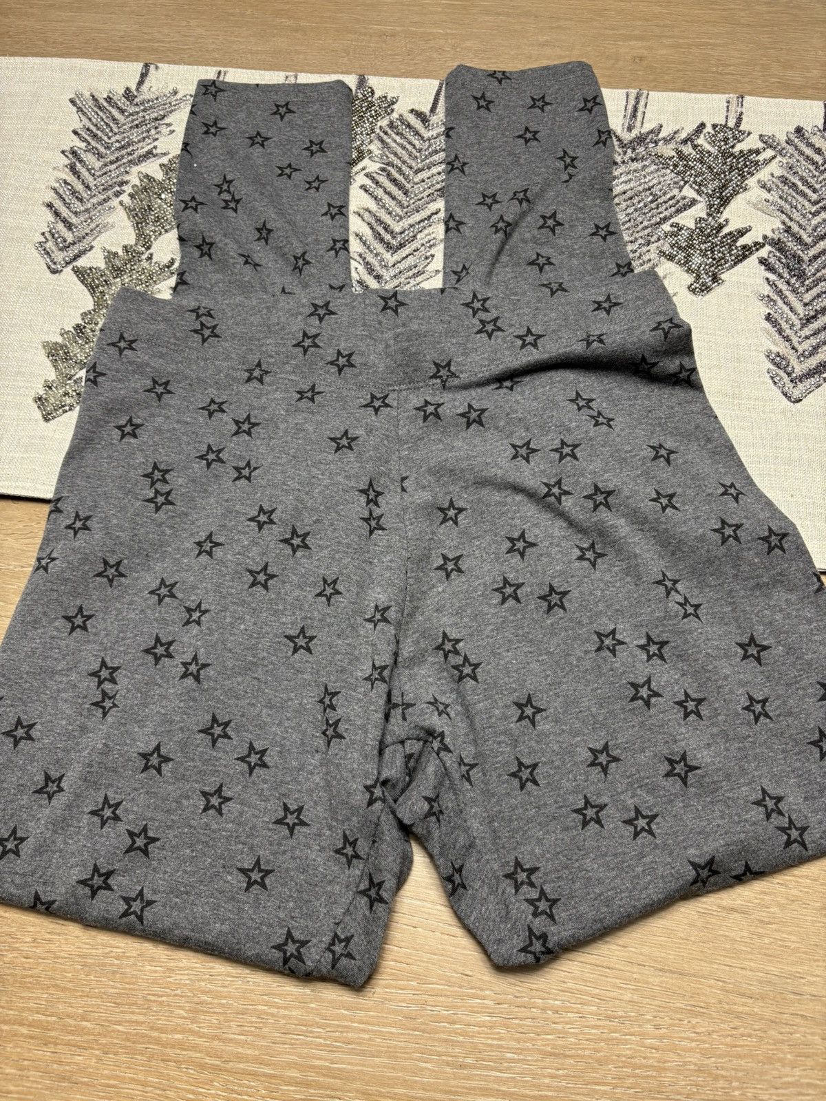 Other Esmara size medium grey leggings with stars Size 30" / US 8 / IT 44 - 1 Thumbnail