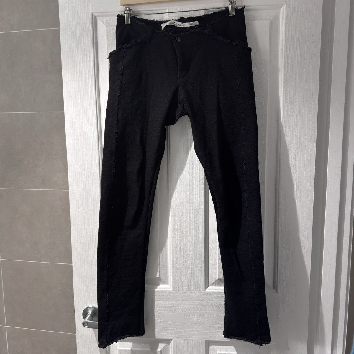 Individual Sentiments Individual Sentiments black raw-edge fitted trousers Size US 30 / EU 46 - 2 Thumbnail