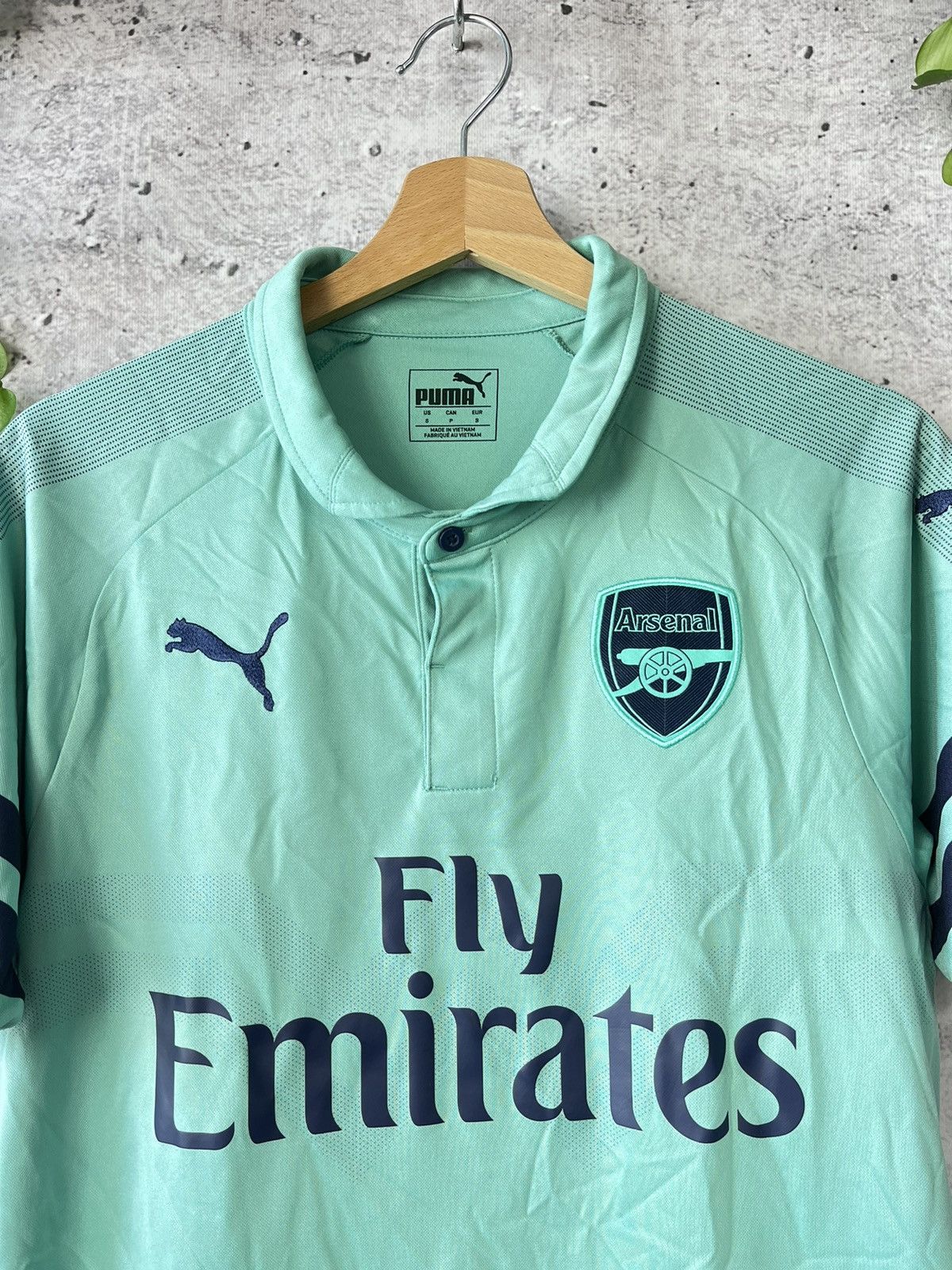 Puma × Vintage ARSENAL LONDON PUMA 2018/2019 FOOTBALL THIRD JERSEY Size US S / EU 44-46 / 1 - 2 Thumbnail
