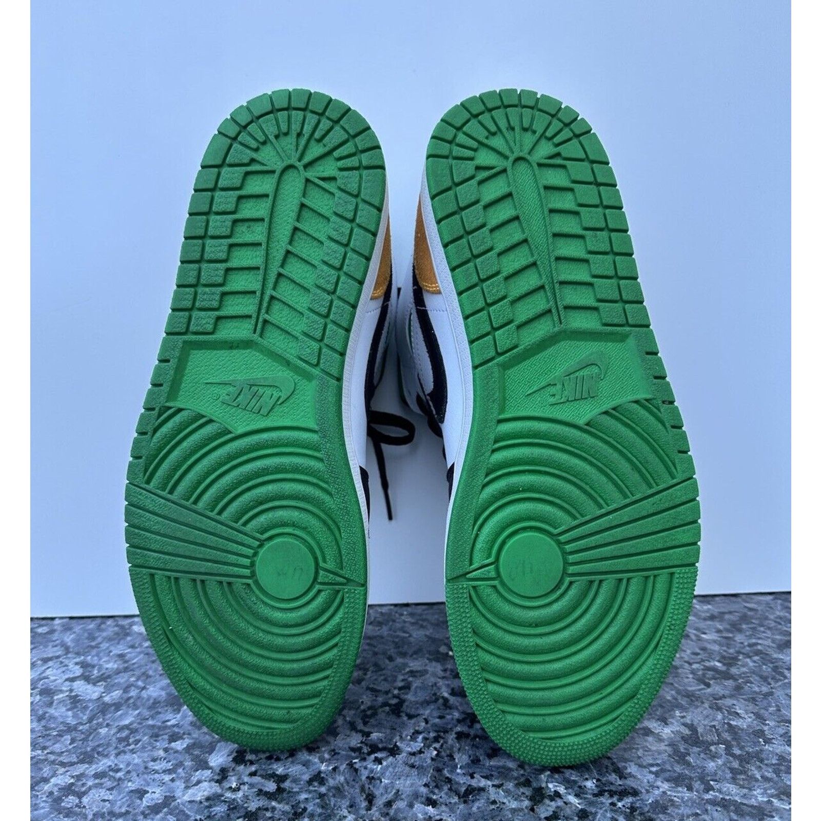 Nike Nike Air Jordan 1 Mid SE Shoes Oakland Lucky Green 10.5 Size US 10.5 / EU 43-44 - 8 Thumbnail