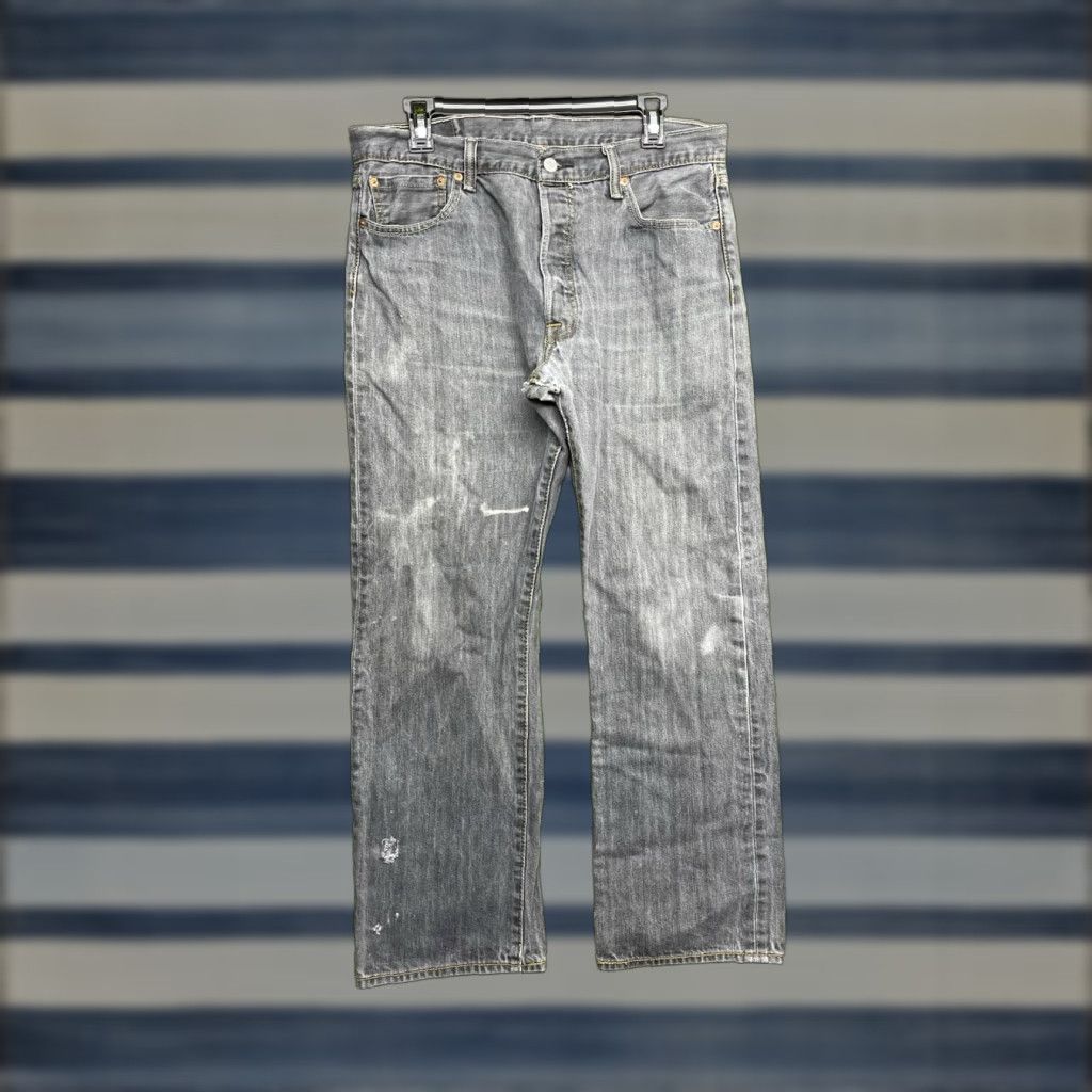 Levi's VINTAGE Levis 501 Jeans Mens 36x30 Straight Medium Wash Blue Denim Button Fly Regular 5-Pocket Mens Jeans Size US 36 / EU 52 - 1 Thumbnail
