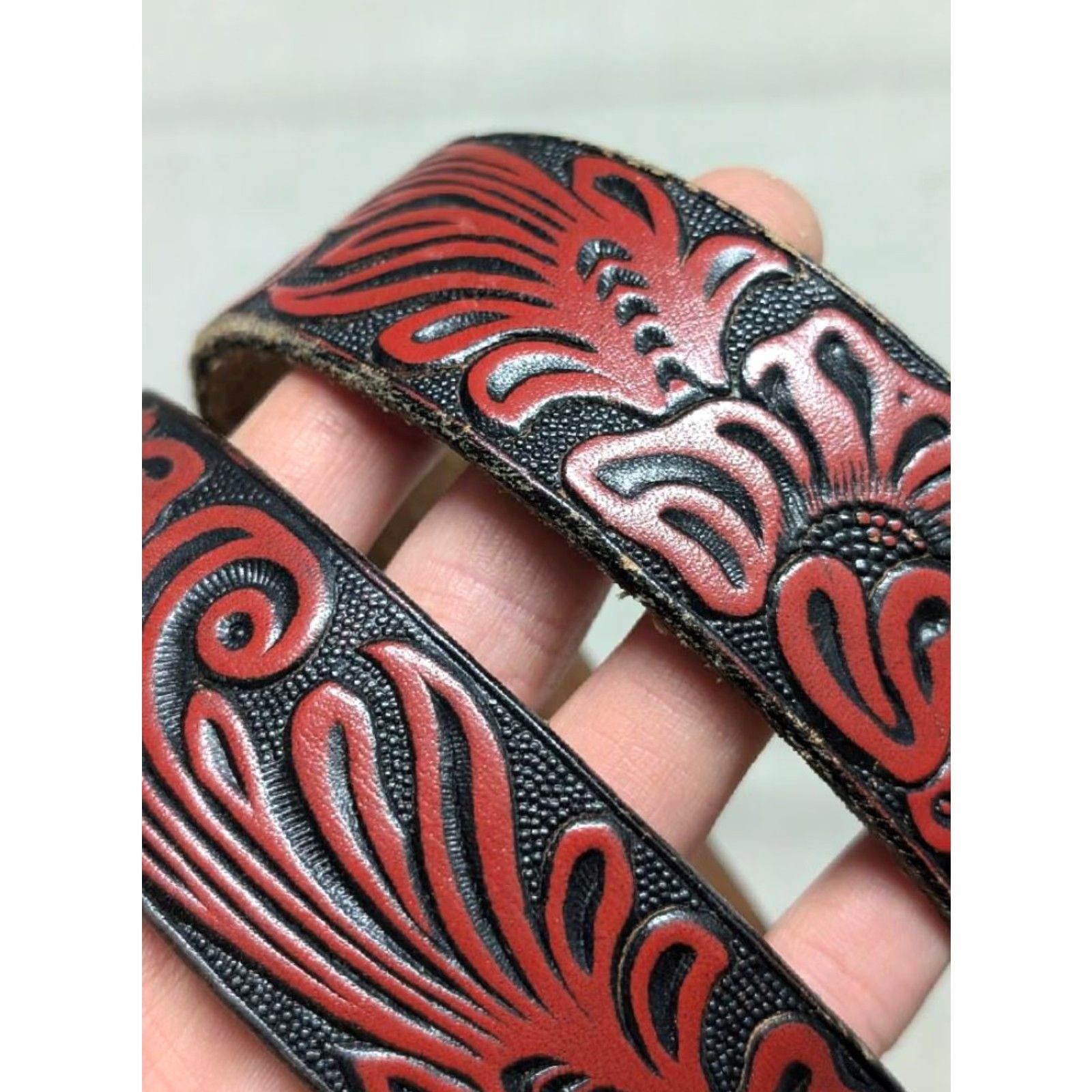 Vintage VINTAGE western belt belt 34 red/brown floral cowhide leather Men Size 34 - 2 Thumbnail