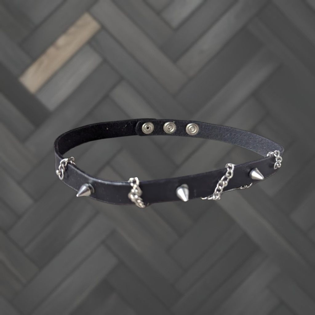 Vintage VINTAGE goth CHOKER One Size adult unisex neck brace - 1990s HOT TOPIC y2k black synthetic leather goth choker Size ONE SIZE - 1 Thumbnail