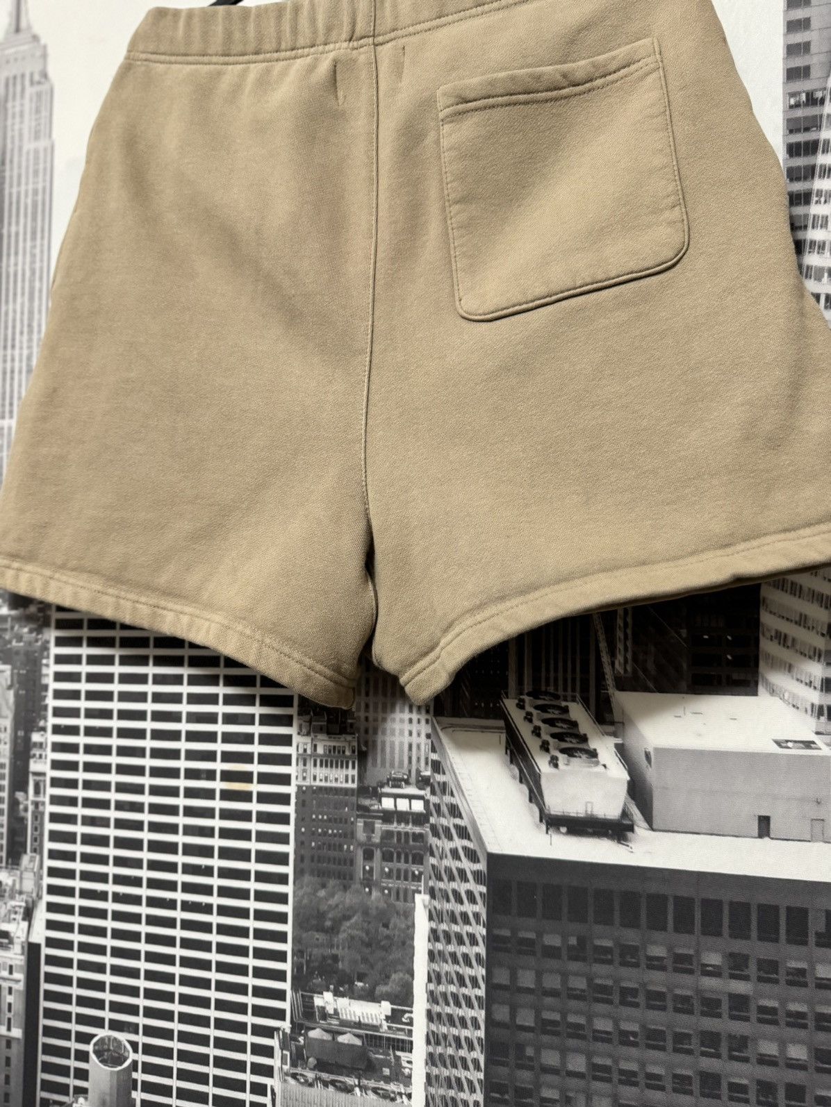 Fear of God 🔥 Fear of God Essentials OG Sweat Shorts SZ Medium Tan Size US 32 / EU 48 - 6 Thumbnail