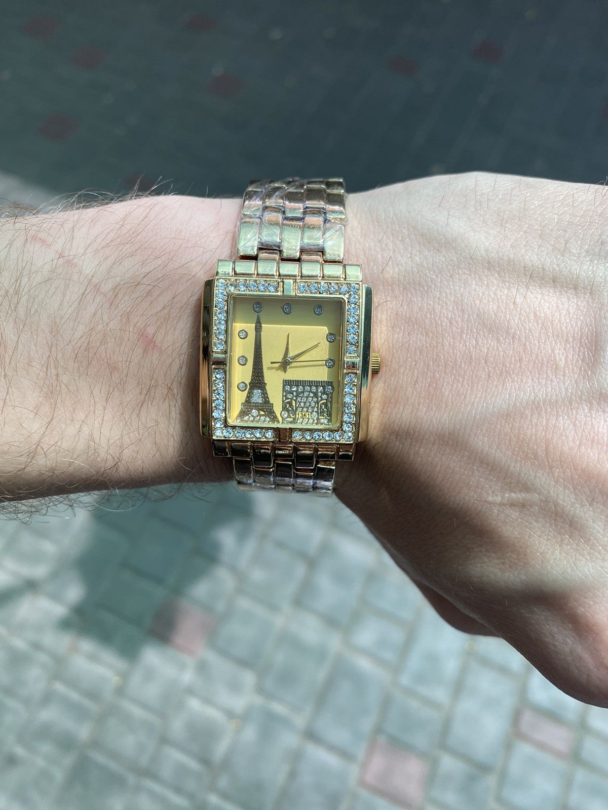 Japanese Brand Unique Gold Watch with Eiffel Tower, Like New Size ONE SIZE - 4 Thumbnail