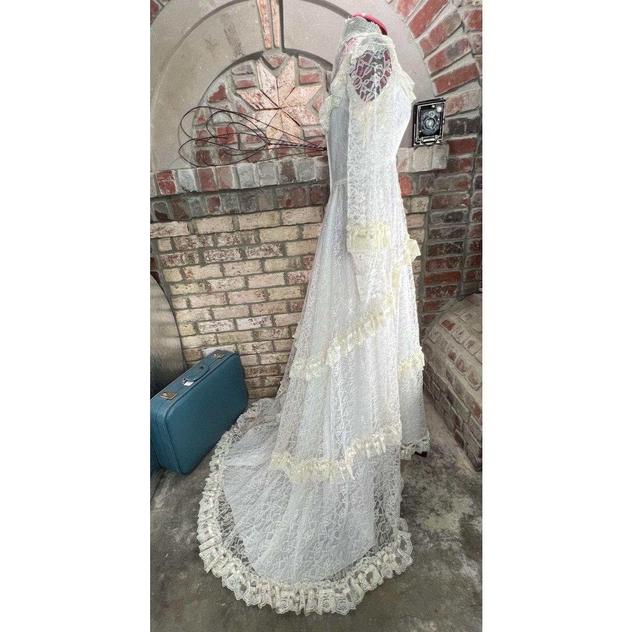 Vintage Wedding dress 1970s boho bishop sleeves ruffle train white Size L / US 10 / IT 46 - 7 Thumbnail